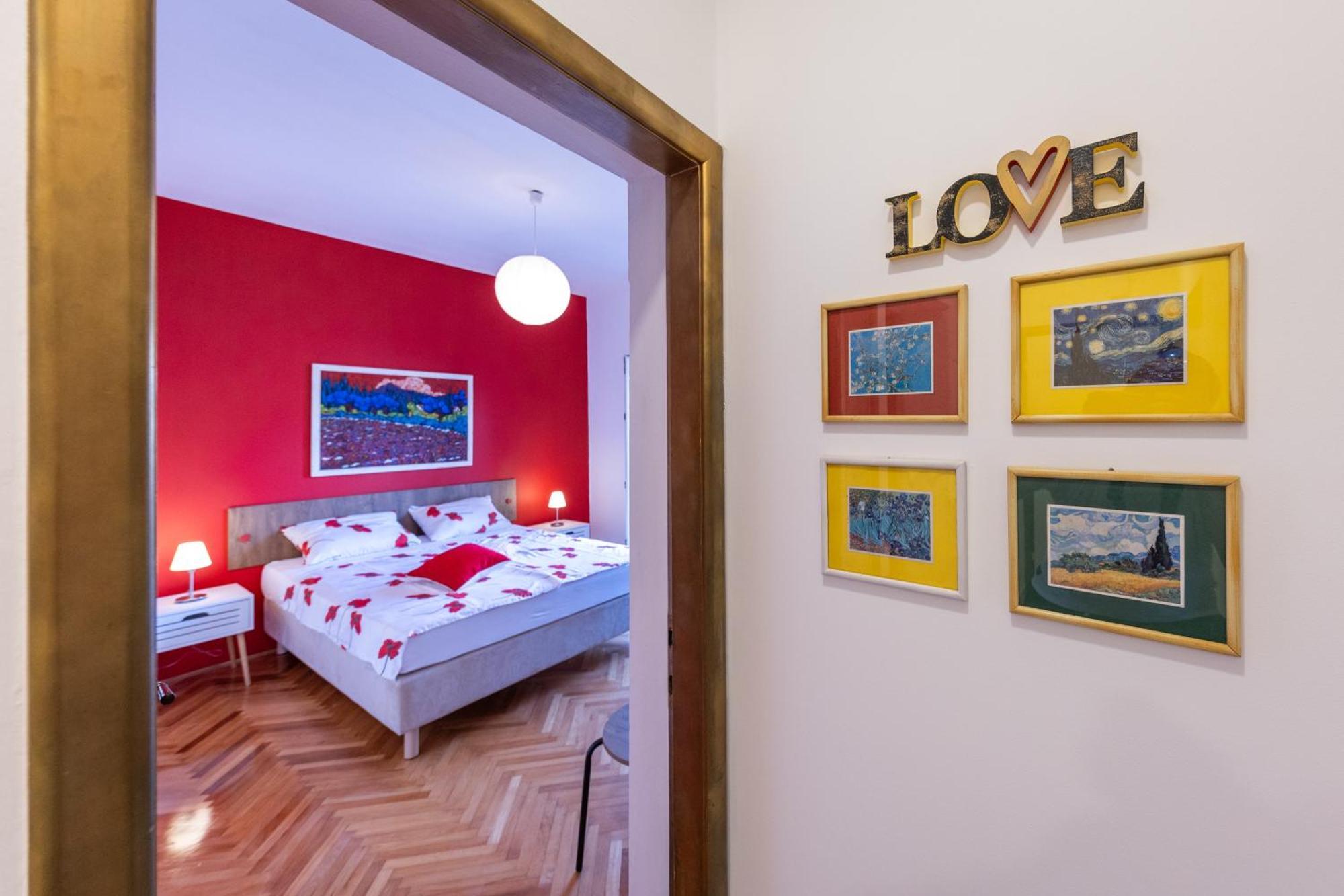 Apartment Red