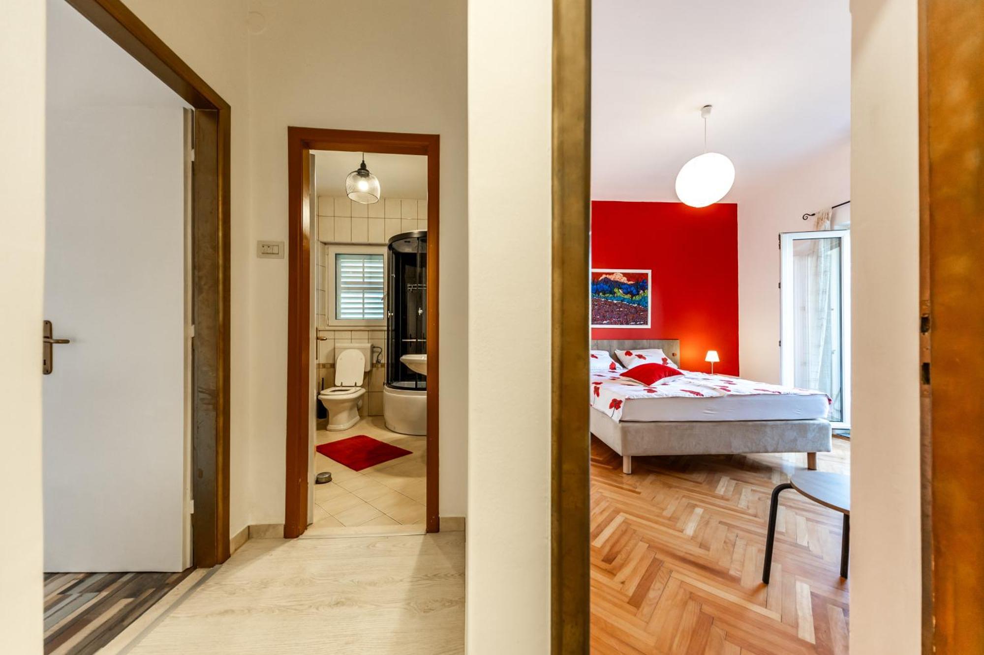 Apartment Red