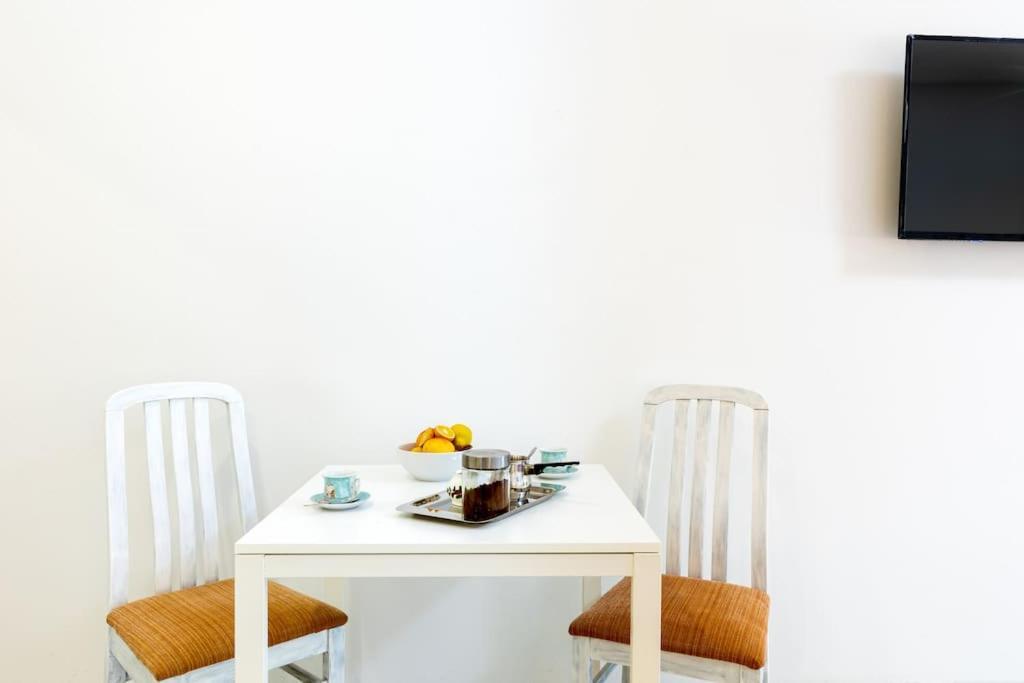 Bright And Light Apartment *