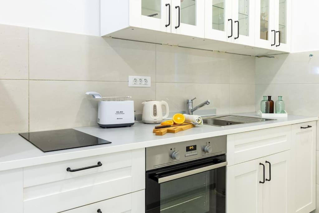 Bright And Light Apartment