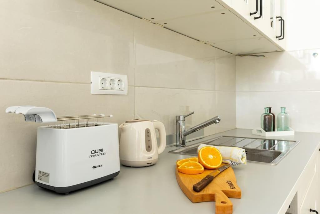 Bright And Light Apartment *