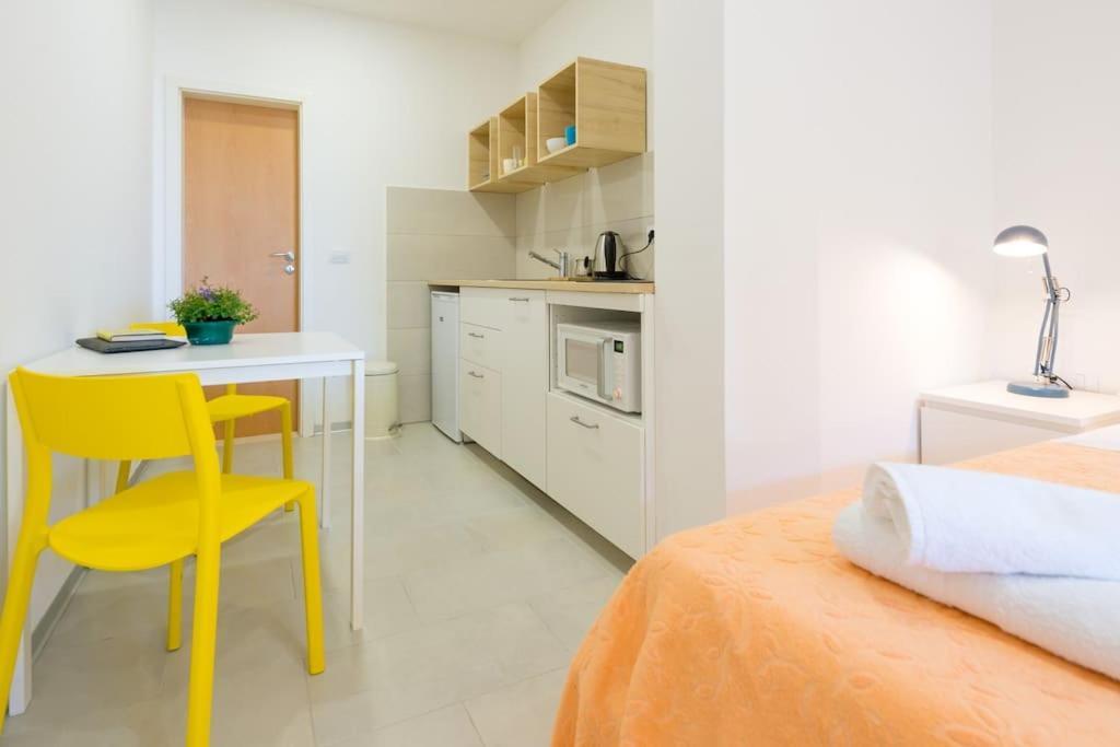 Bright And Light Apartment