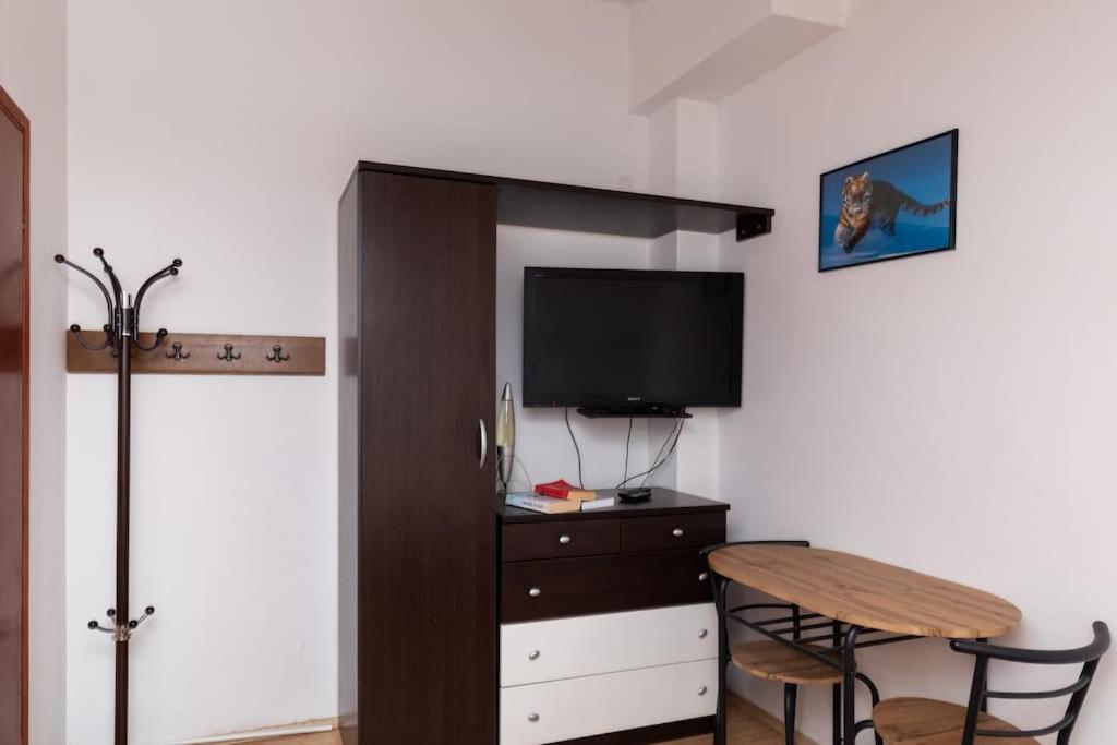 Bright And Light Apartment *