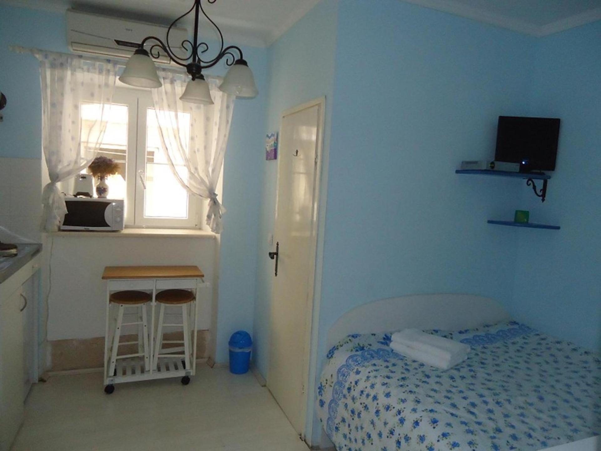 Cozy With Street View *