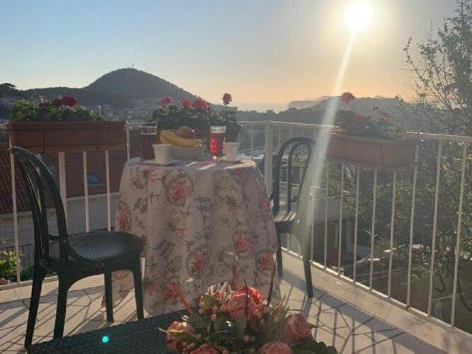 2 - Double With Shared Bathroom 1 - 6 Apartment