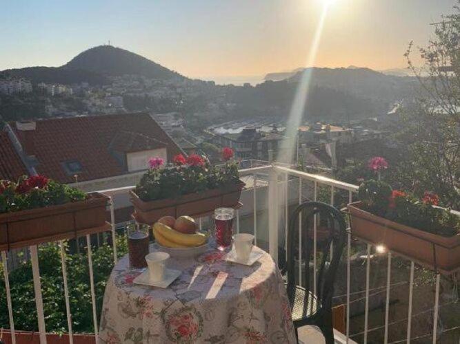 Apartment 2 - Double With Shared Bathroom 1 - 6