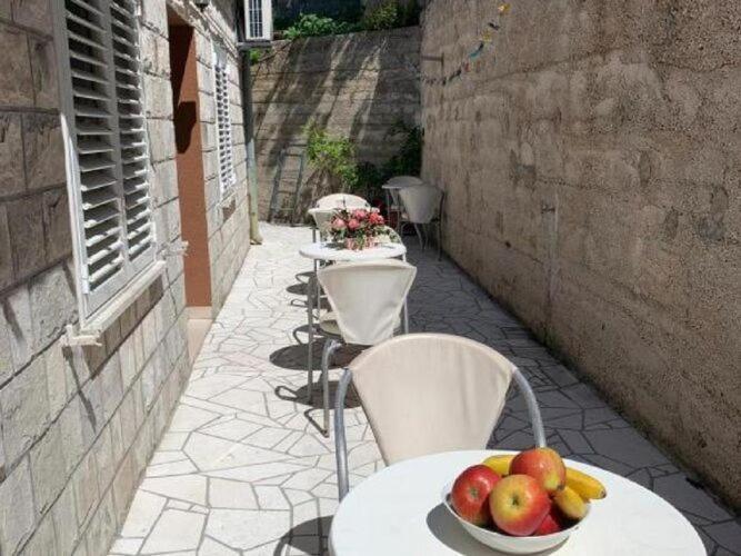 Apartment 2 - Double With Shared Bathroom 1 - 6