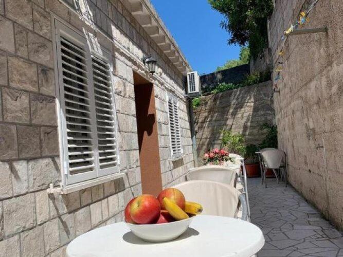 Apartment 2 - Double With Shared Bathroom 1 - 6