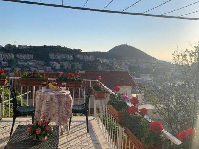 Apartment 2 - Double With Shared Bathroom 1 - 6