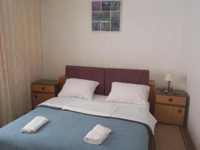 2 - Double With Shared Bathroom 1 - 2 Apartment *