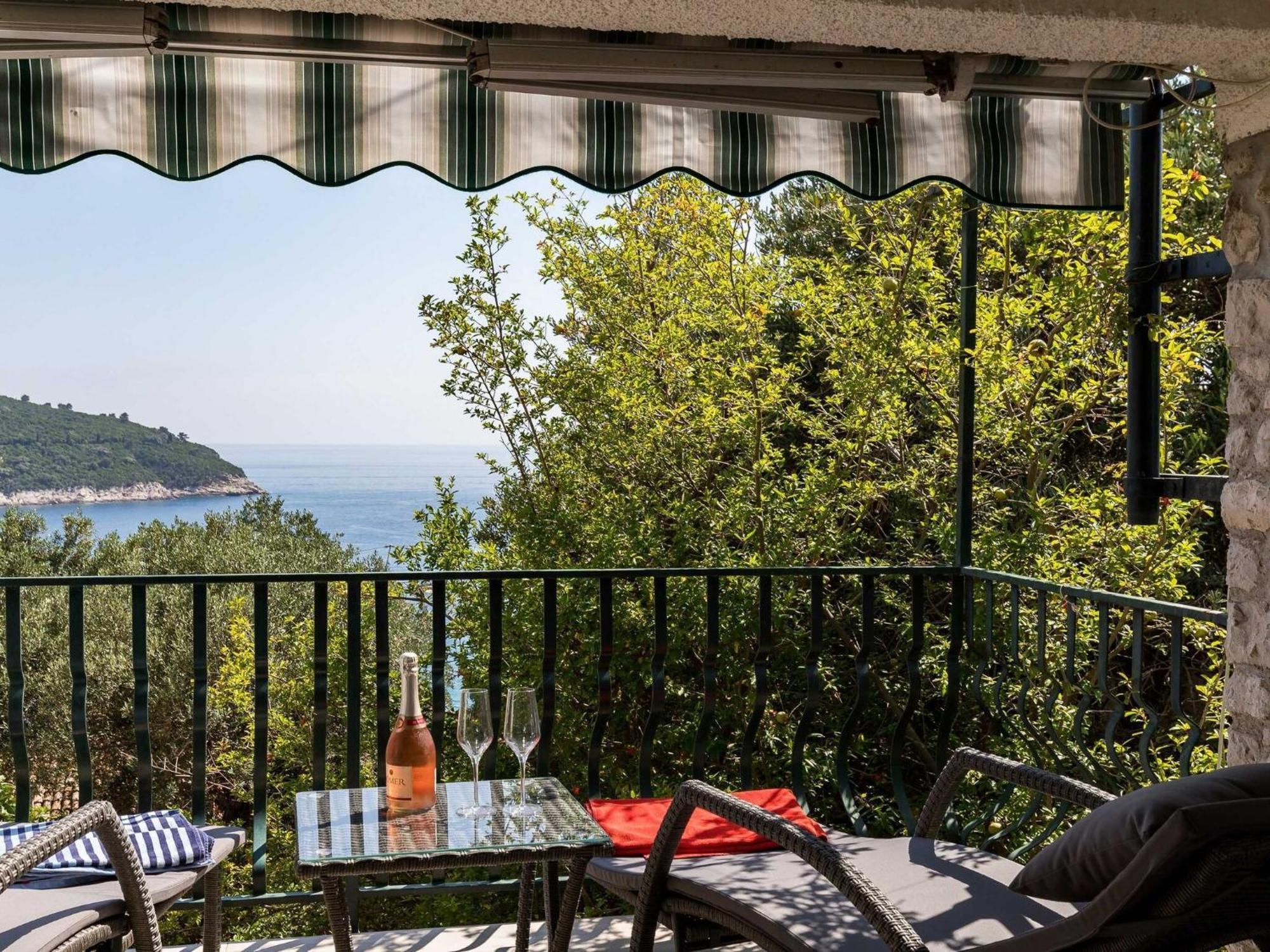Dubo - One Bedroom With Balcony