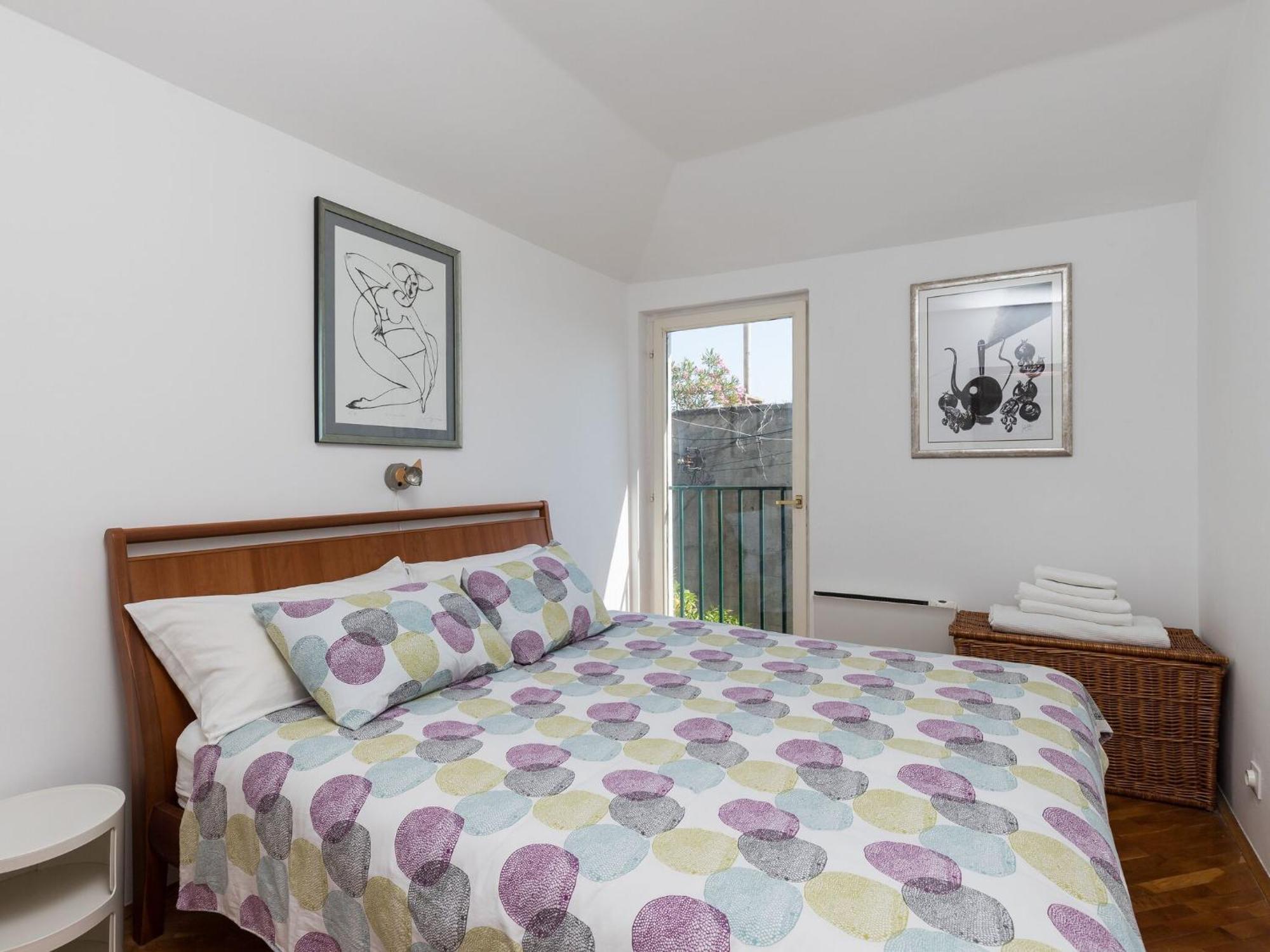 Dubo - One Bedroom With Balcony Apartment