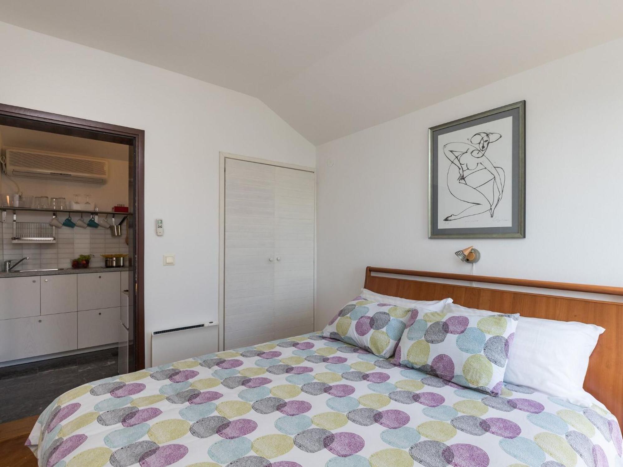 Dubo - One Bedroom With Balcony Apartment *
