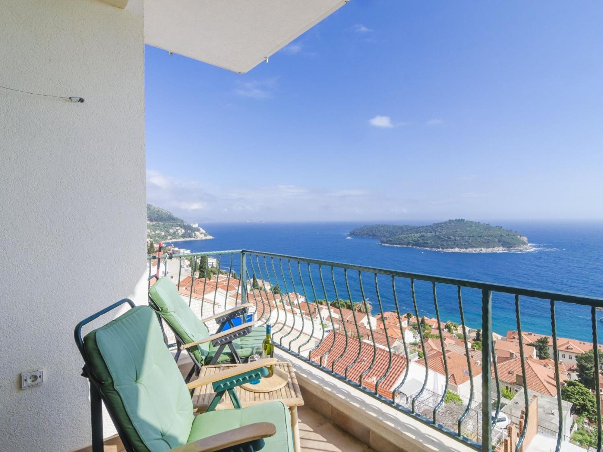 Ploce Apartments- Two-bedroom With Terrace And Sea View - Frana Cale 24 Street