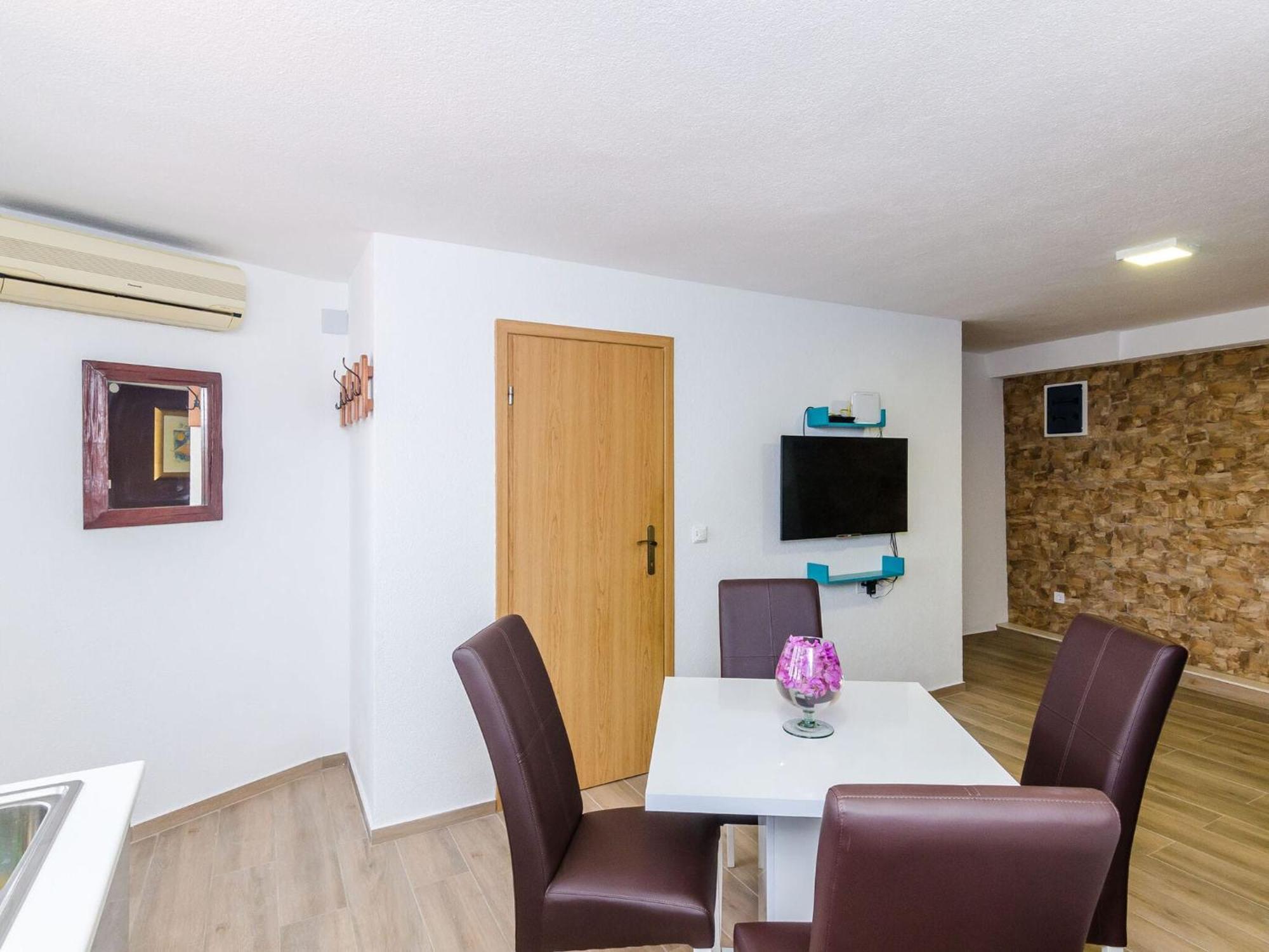 Paula - One Bedroom With Shared Terrace *