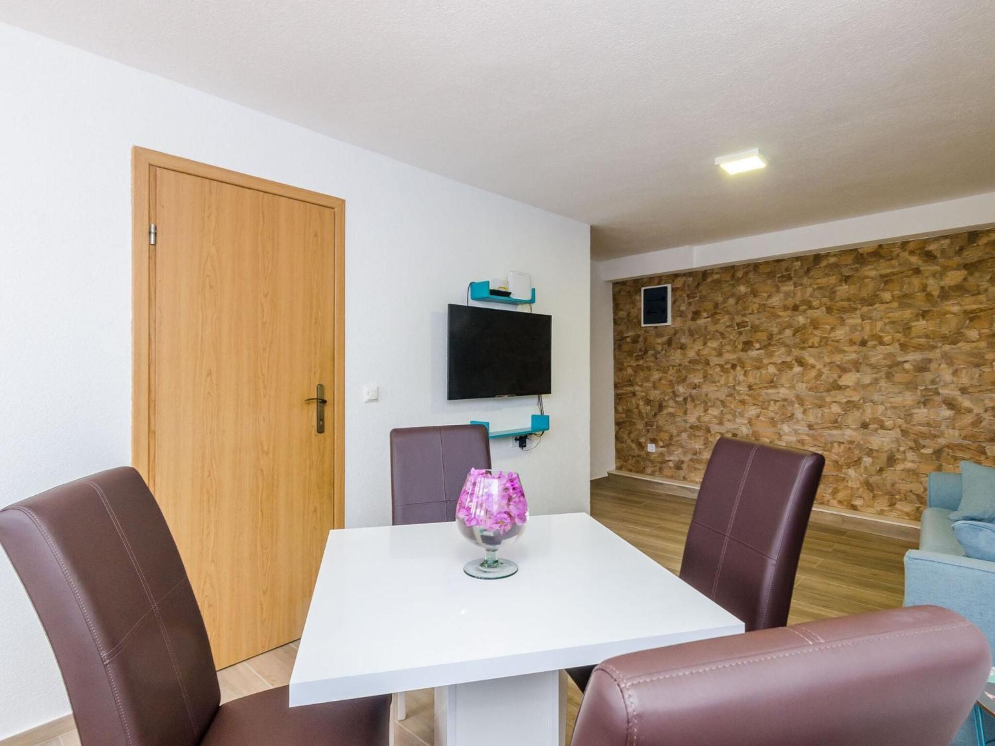 Appartement Paula - One Bedroom With Shared Terrace *