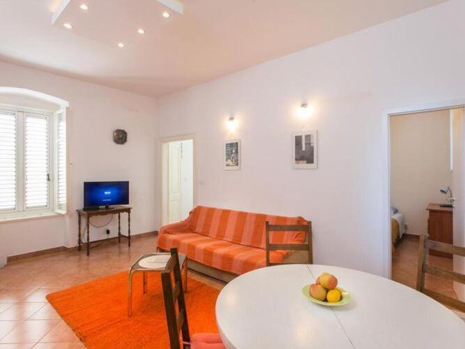 Tranquilo- Two Bedroom With Garden View Apartment