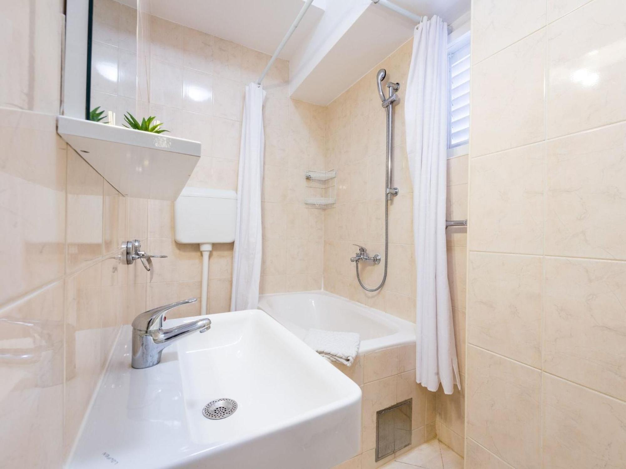 Old Town Finest - Two-bedroom 4 2 Adults - Lucarica 4 Street First Floor