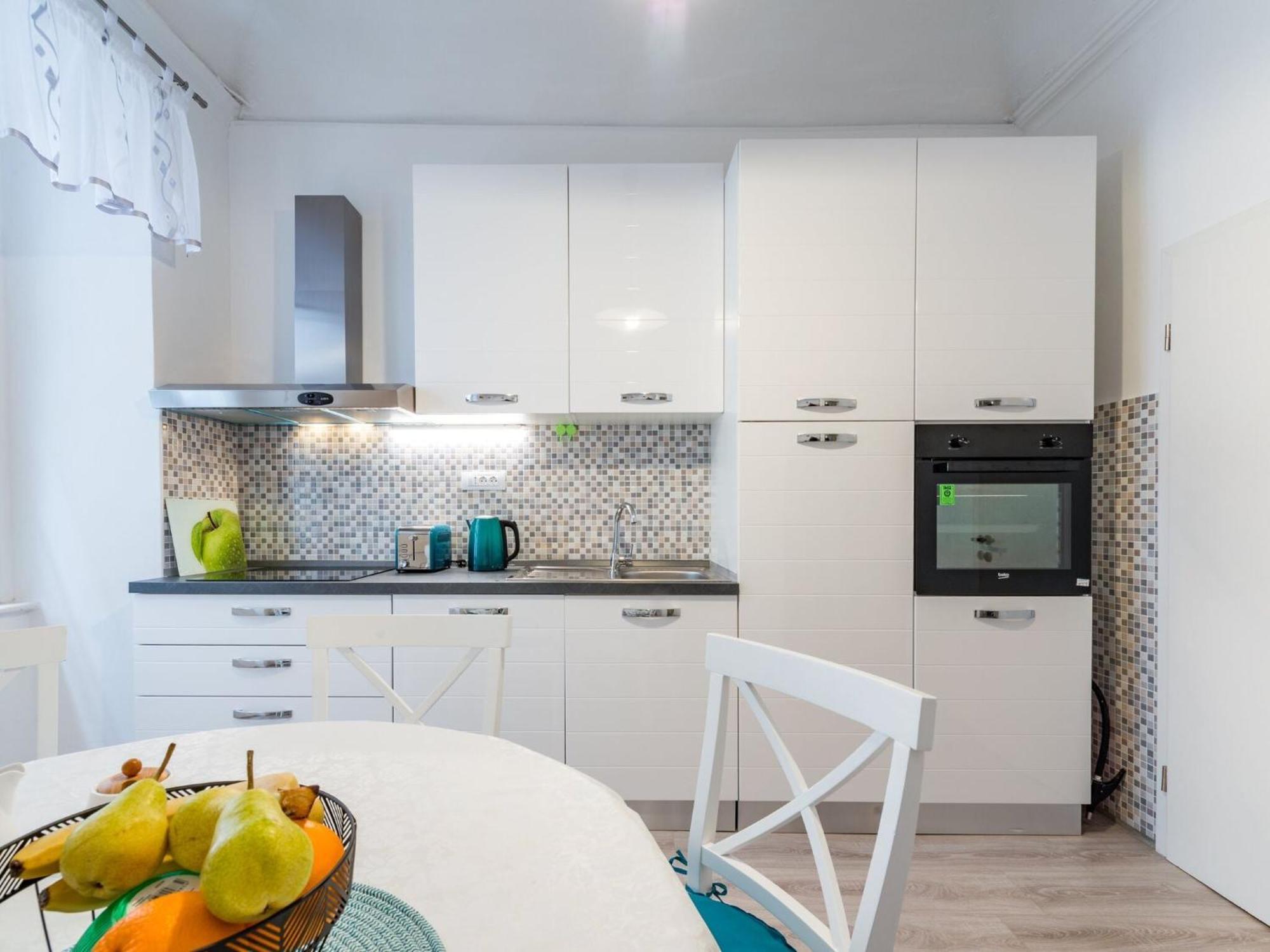 Old Town Finest - Two-bedroom 4 2 Adults - Lucarica 4 Street First Floor Apartment *