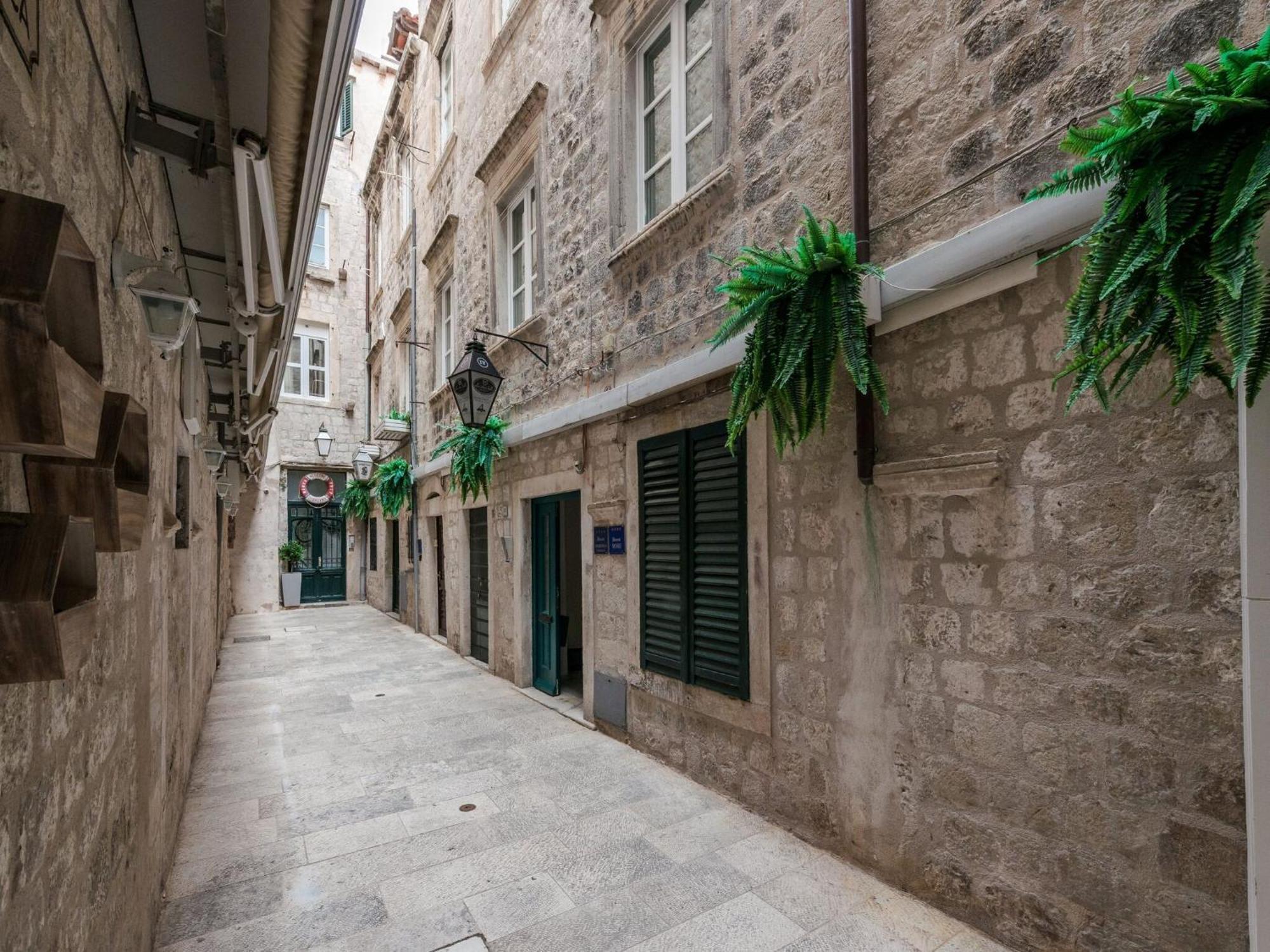 Old Town Finest - Two-bedroom 4 2 Adults - Lucarica 4 Street First Floor Apartment *