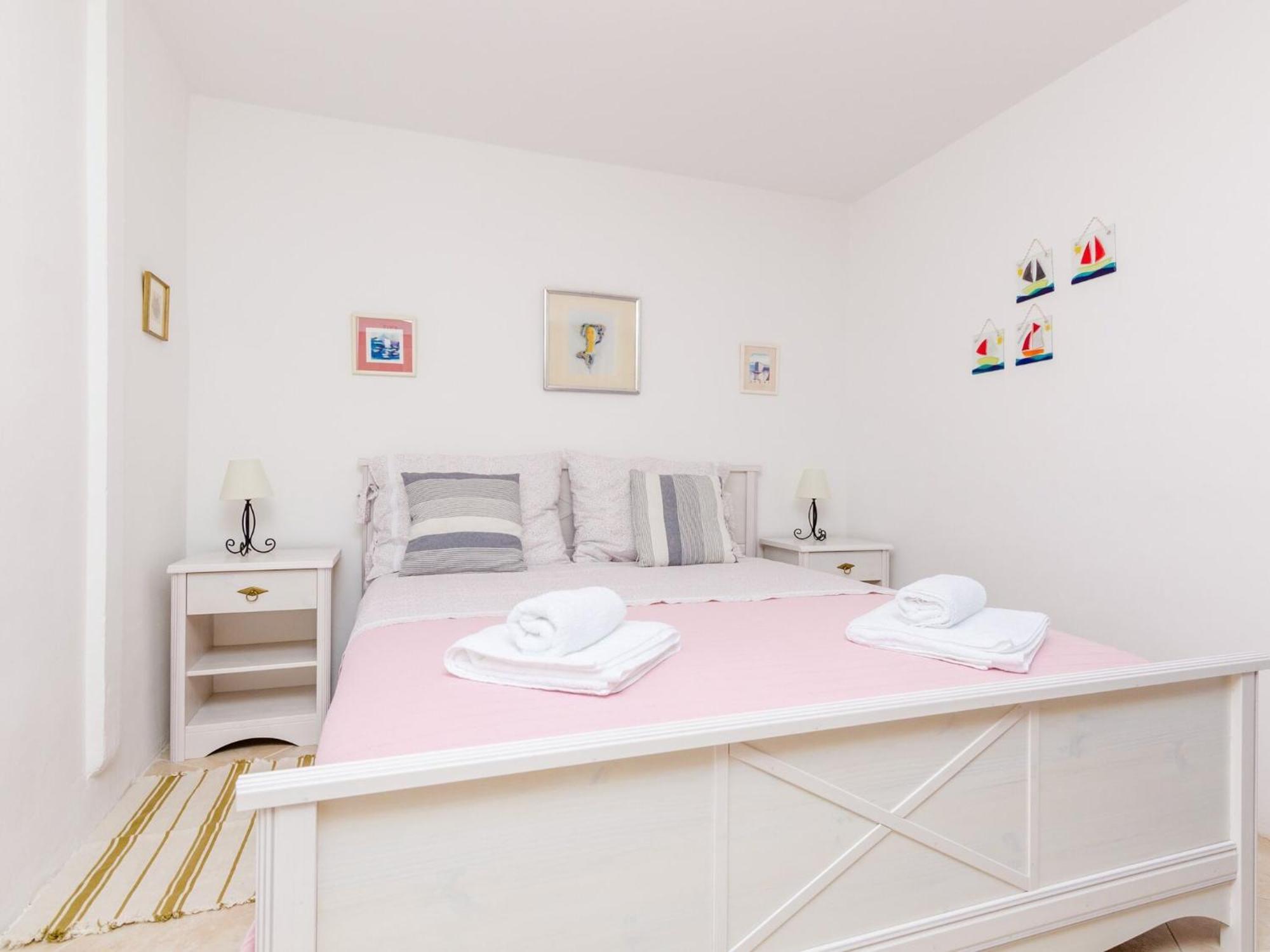 Simovi - One Bedroom Apartment