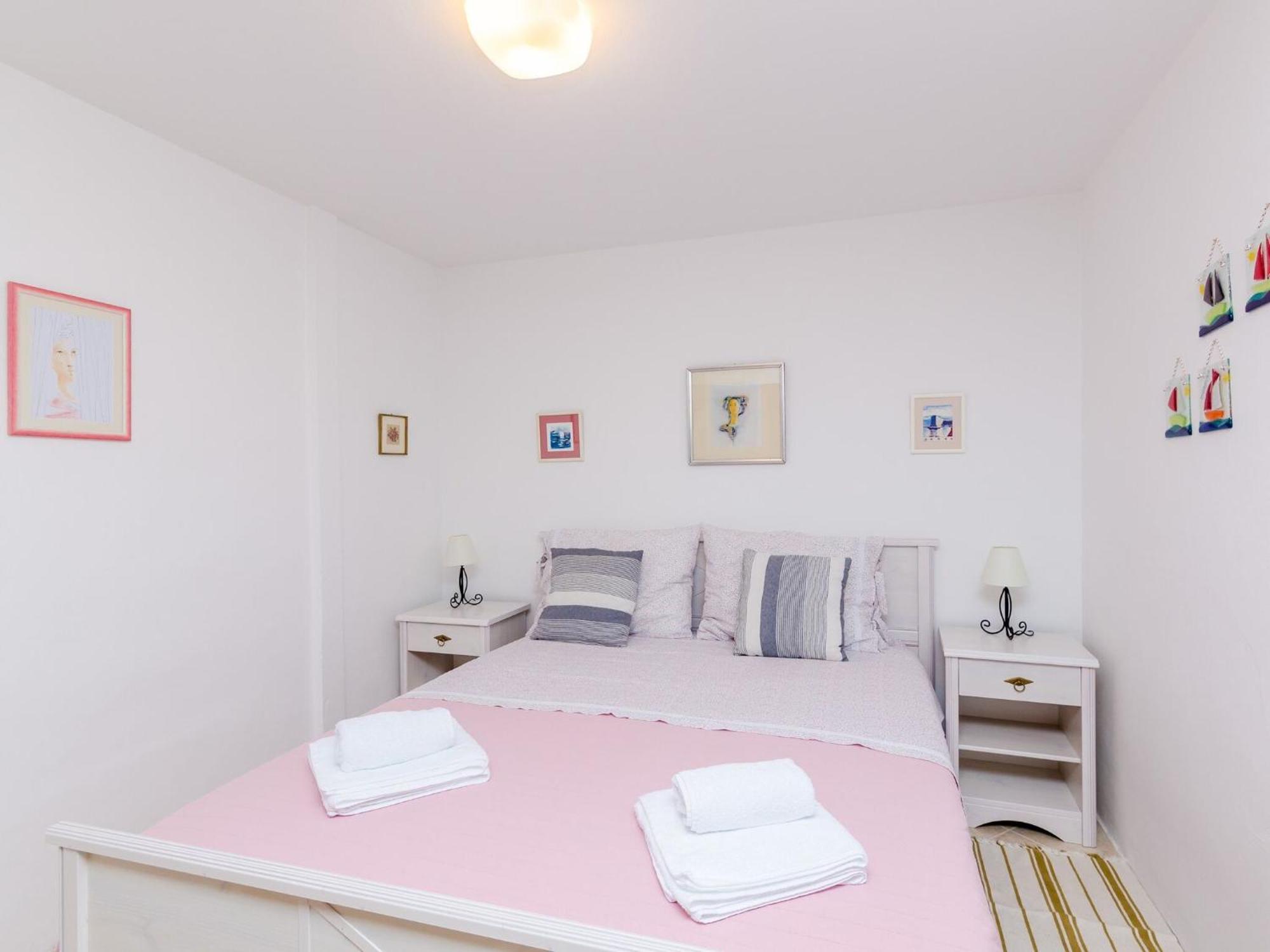 Simovi - One Bedroom Apartment