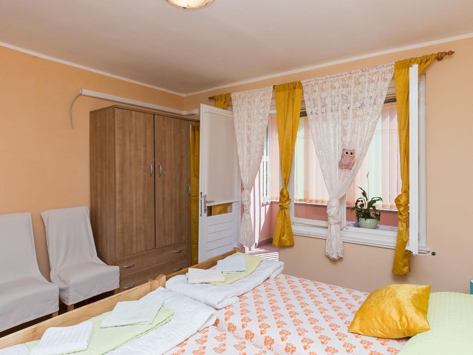 Apartment Lolo - Two Bedroom With Loggia And Street View
