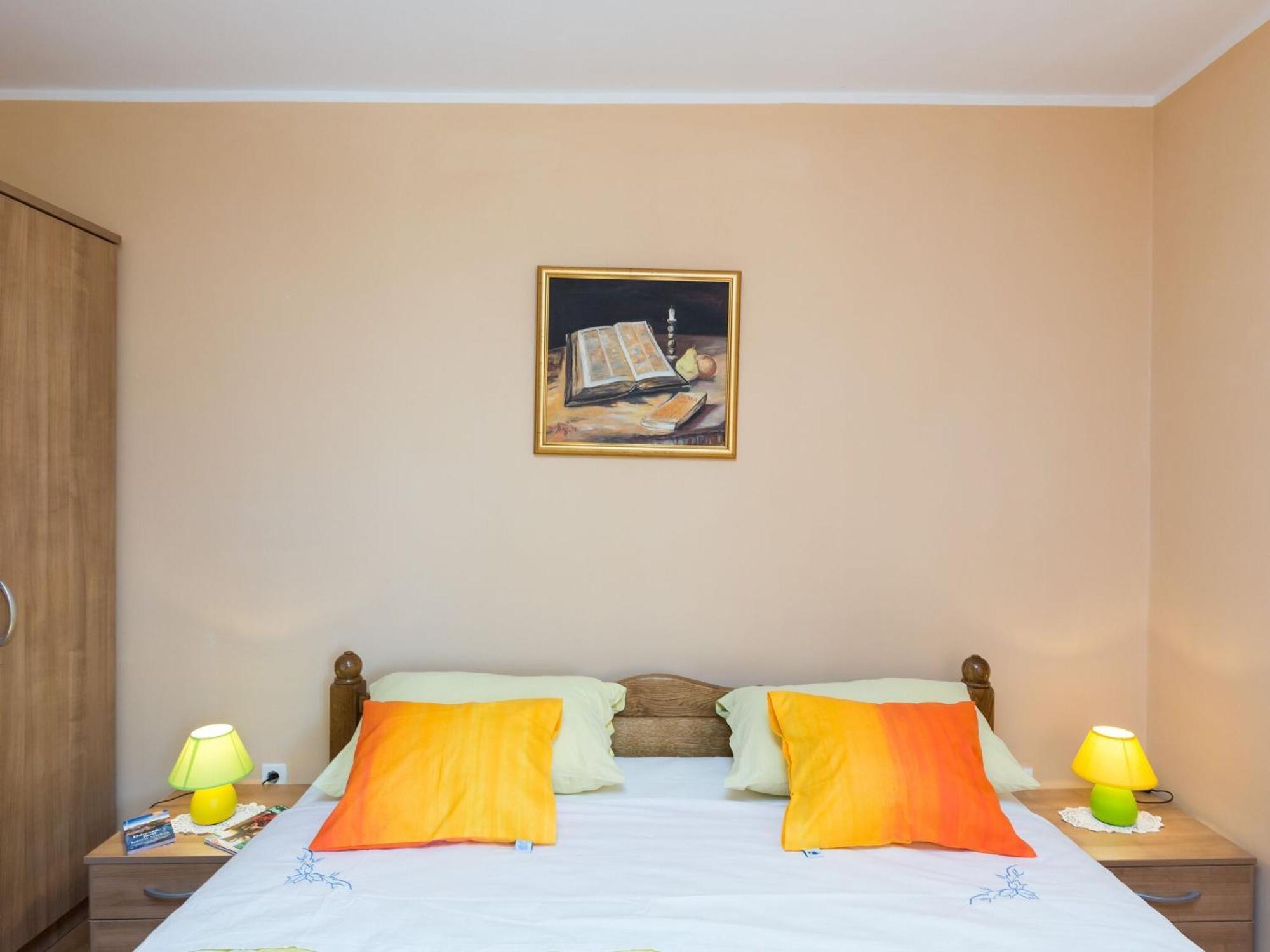 Lolo - Two Bedroom With Loggia And Street View Apartment *
