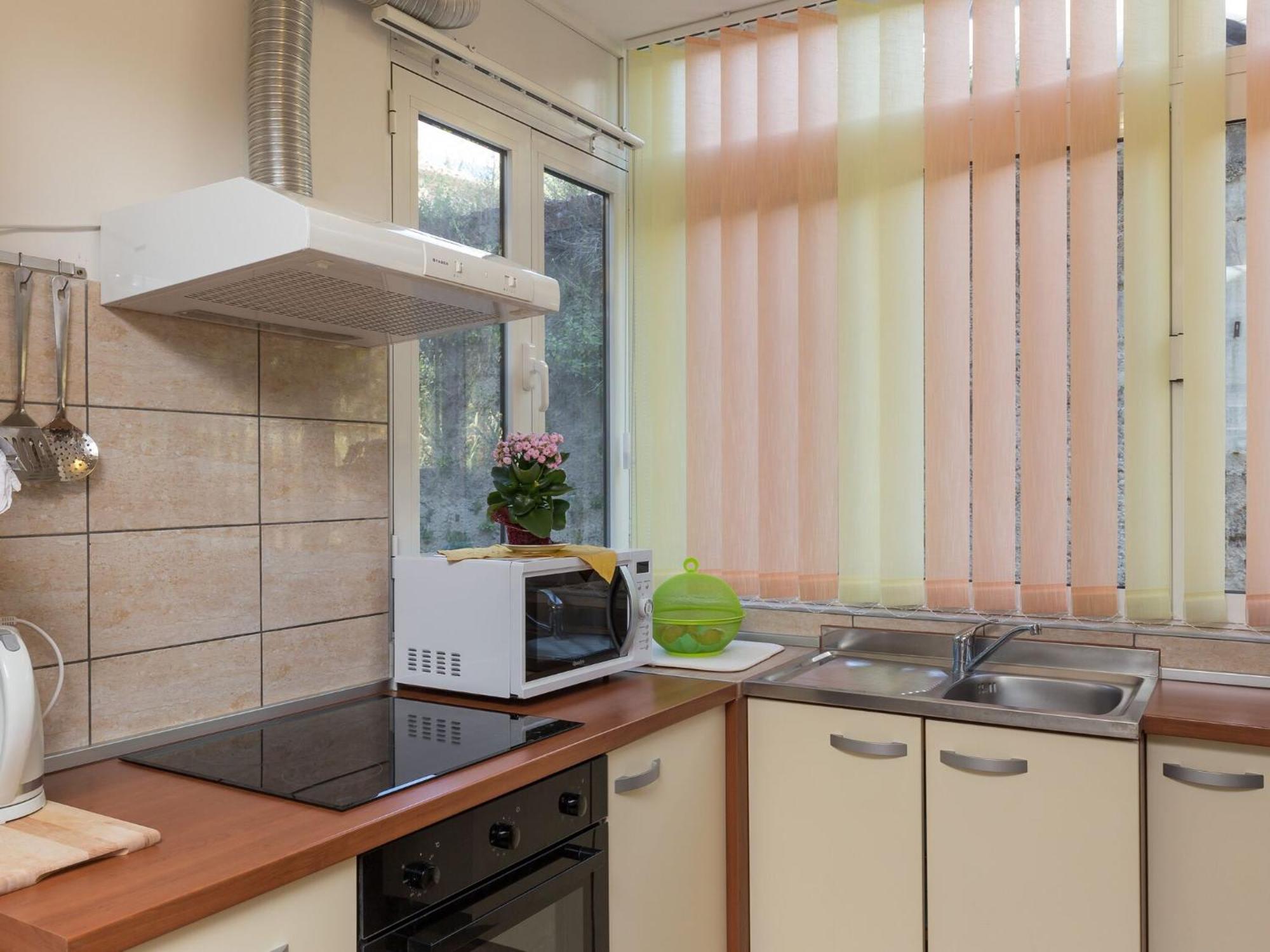 Lolo - Two Bedroom With Loggia And Street View Dubrovnik