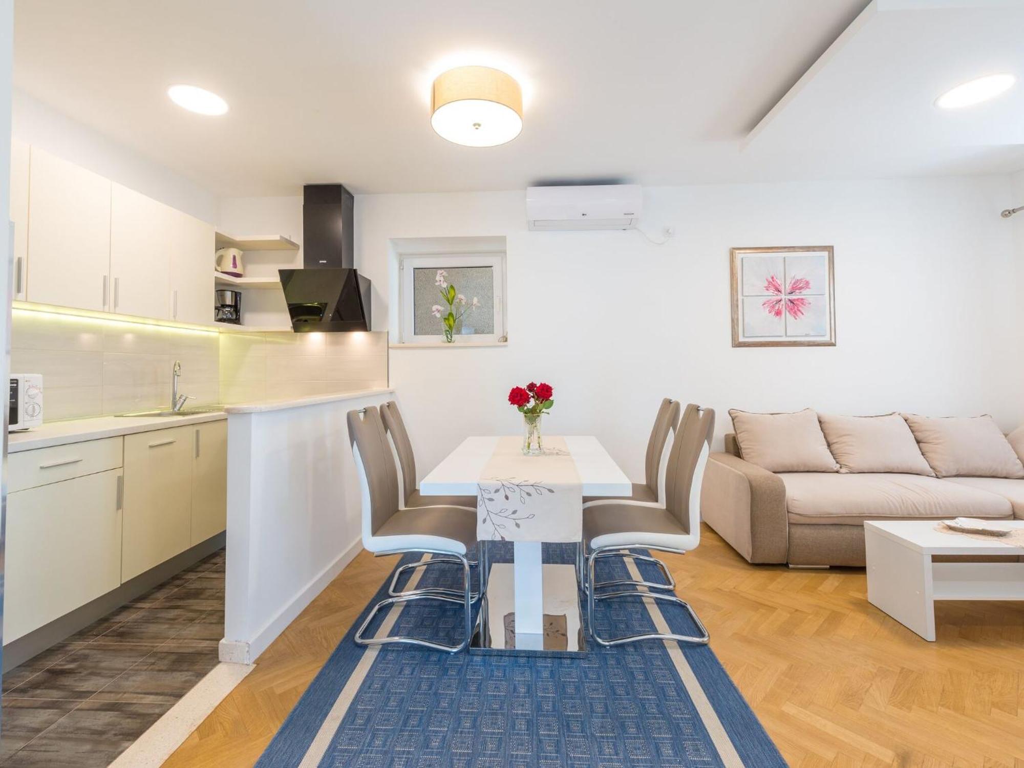 Apartment Lucija - Two Bedroom With Balcony And Sea View Dubrovnik