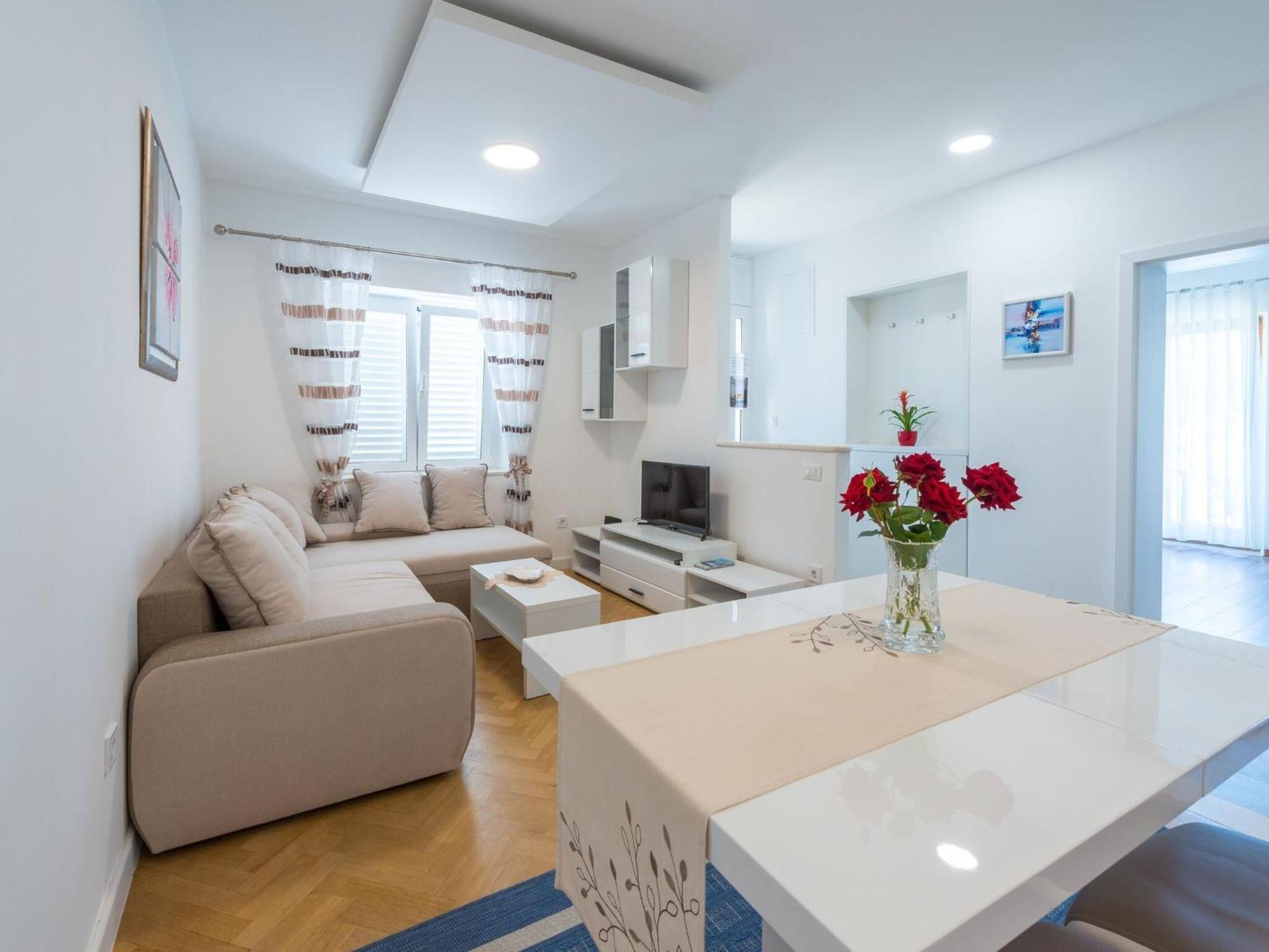 Apartment Lucija - Two Bedroom With Balcony And Sea View
