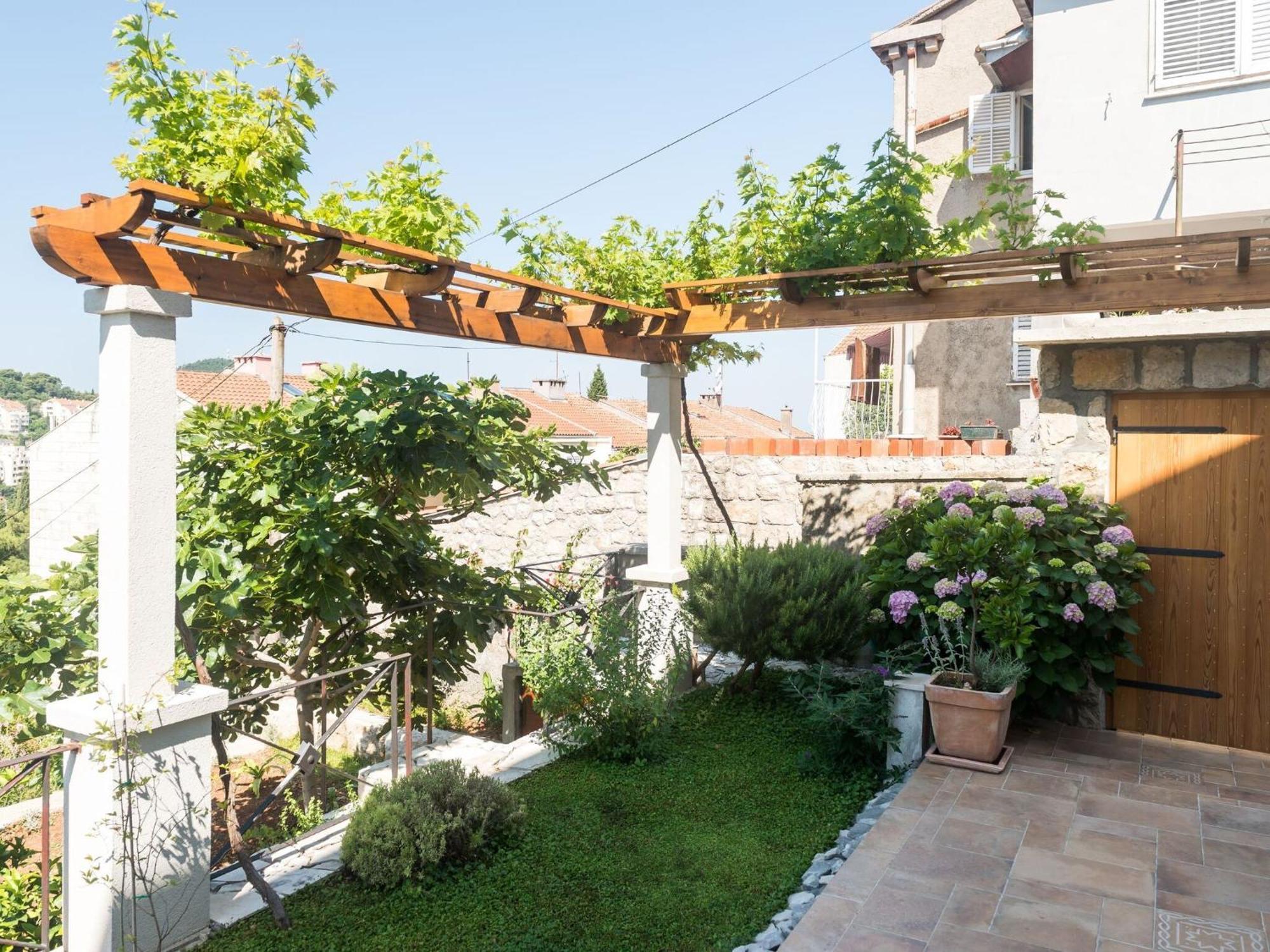 Gaura - Comfort One-bedroom With Terrace Apartment *