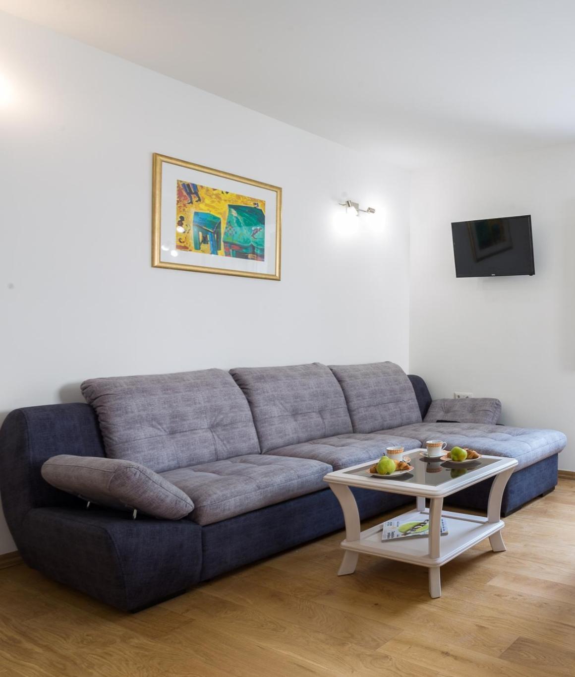 Presidential - Central Royal Palace - Old Town Apartment *