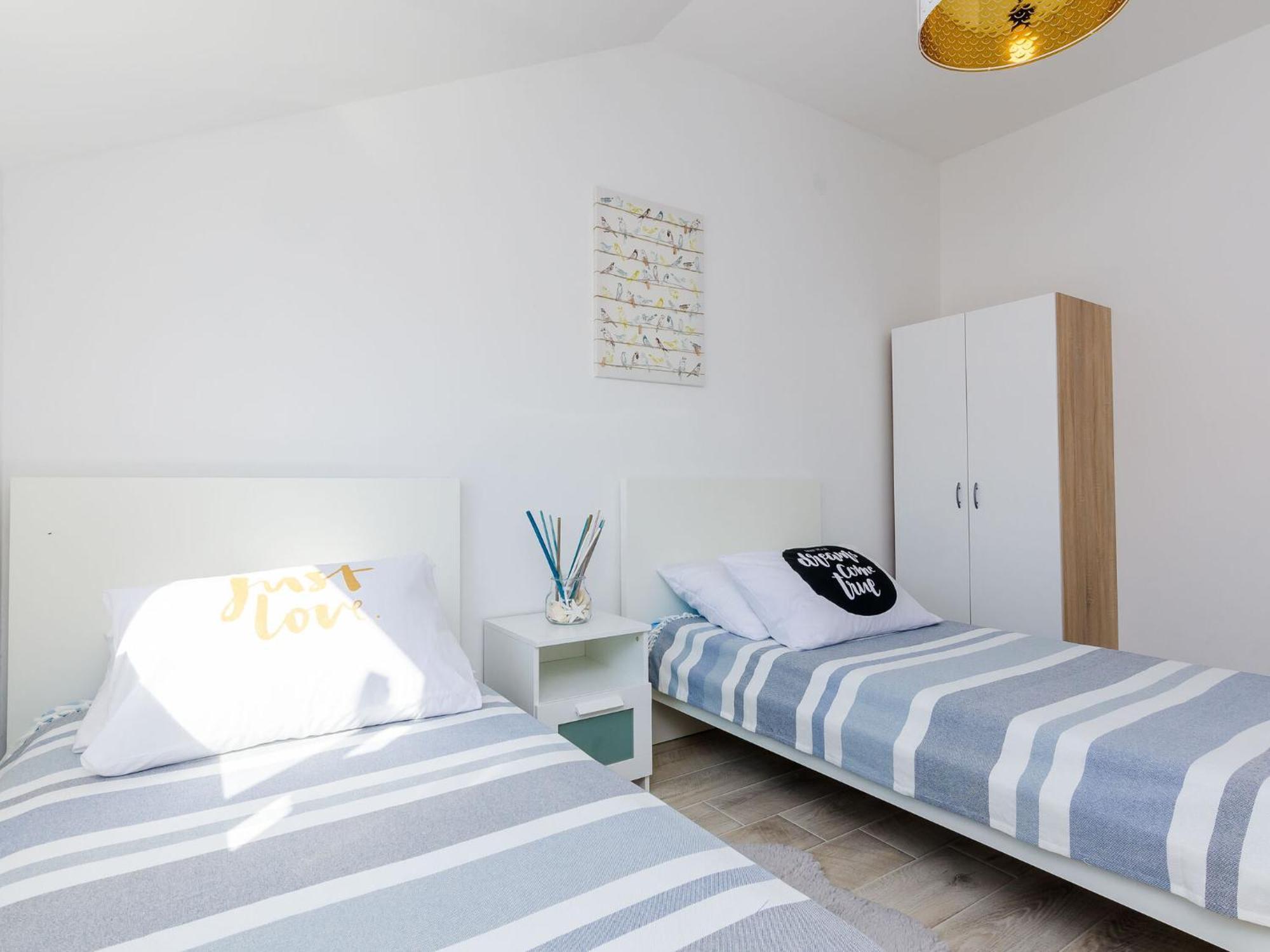 Sea Shell - Triplex Three-bedroom With Terrace Apartment