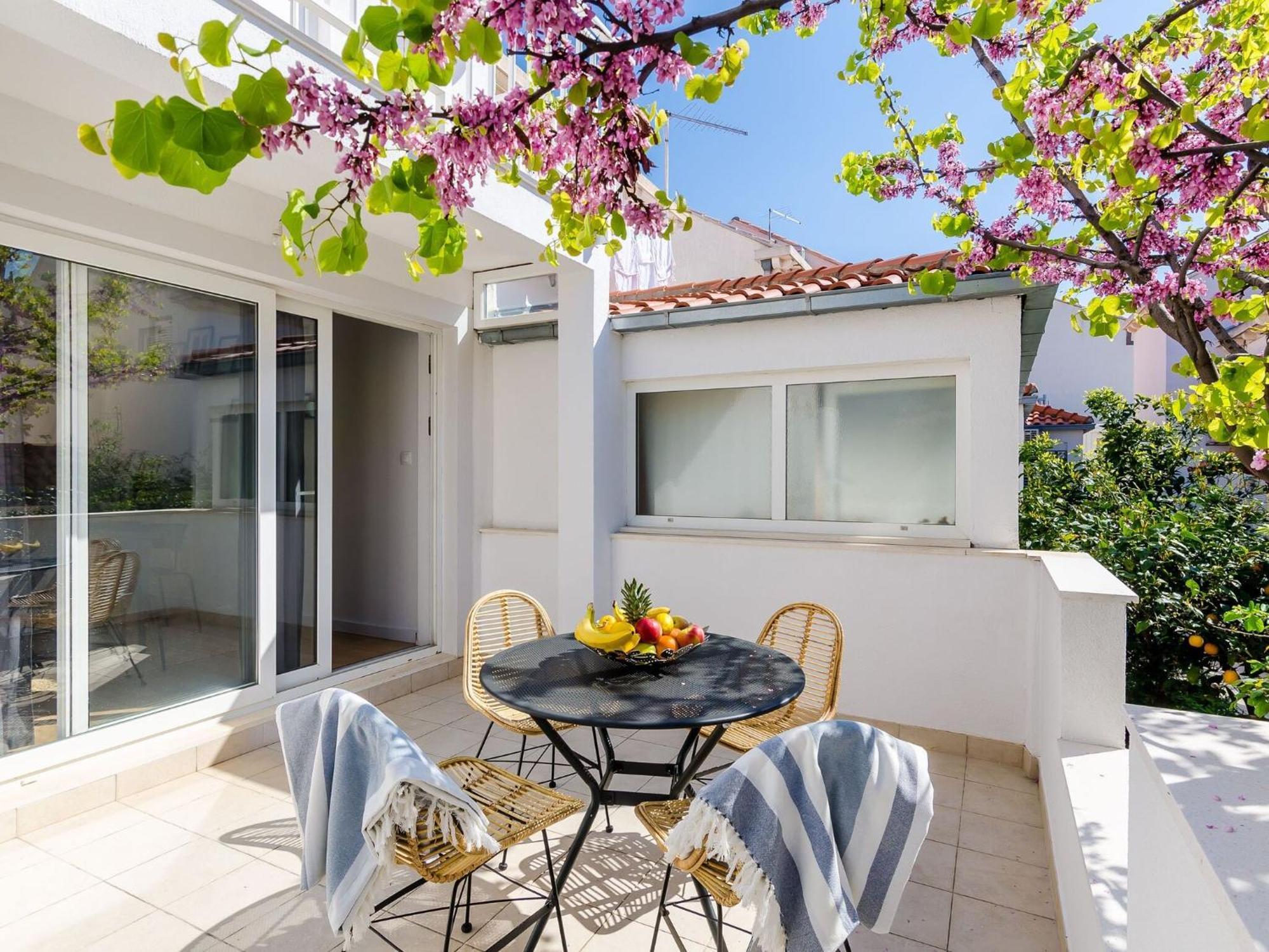 Sea Shell - Triplex Three-bedroom With Terrace *