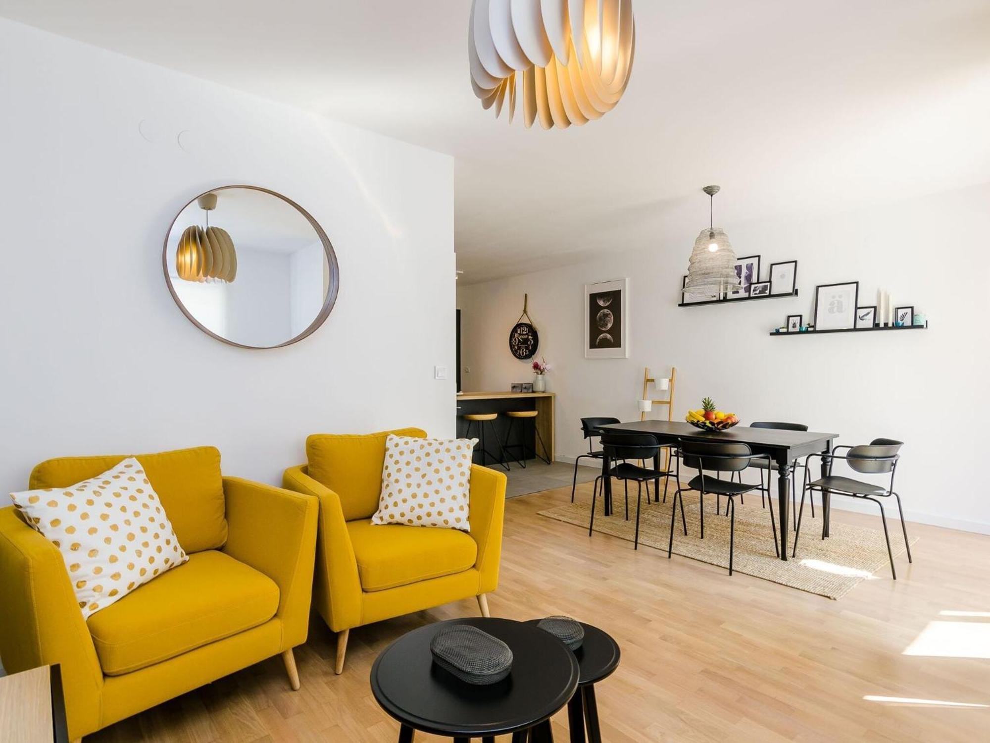 Sea Shell - Triplex Three-bedroom With Terrace Apartment *