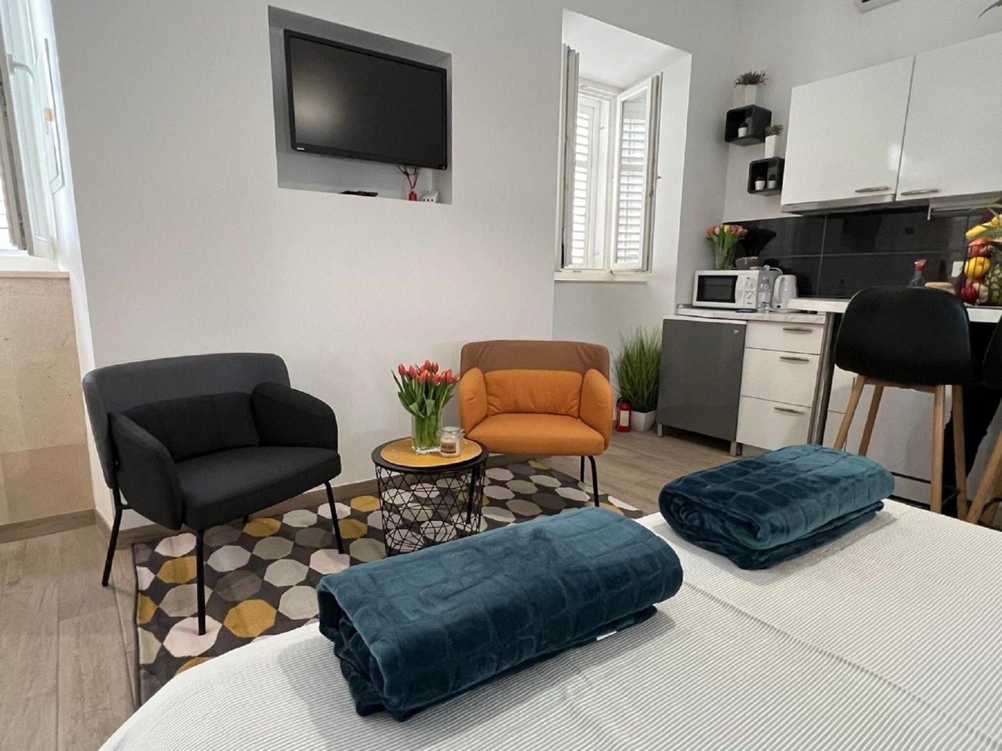 Noa Old Town - - First Floor Apartment *
