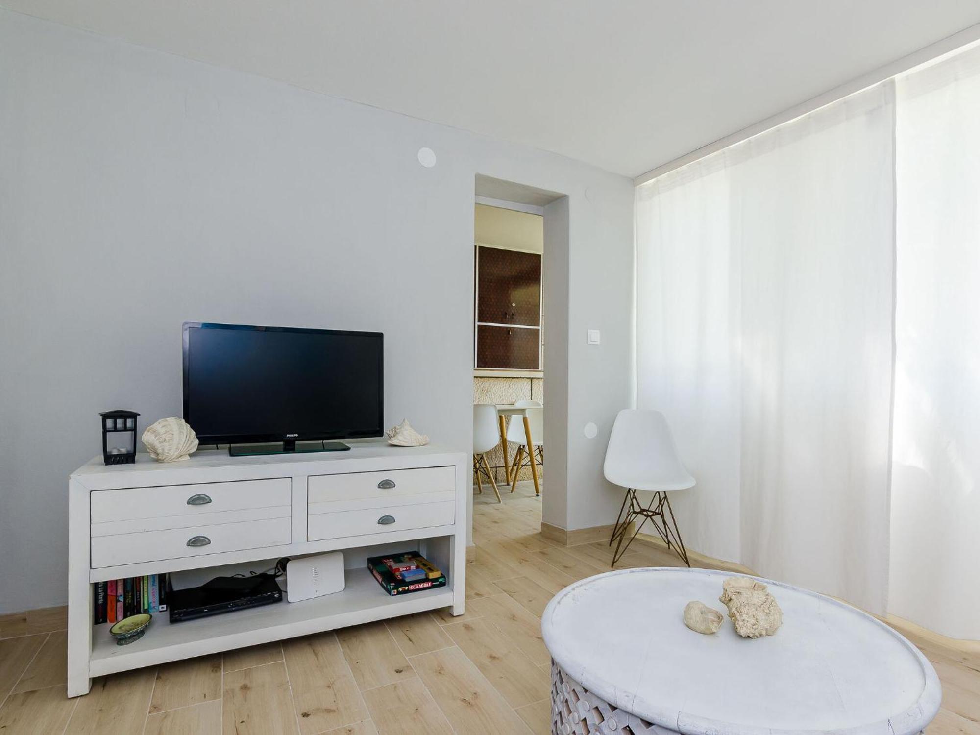 Plo E - Two Bedroom With Sea View - Iva Racica 12 Street Apartment *