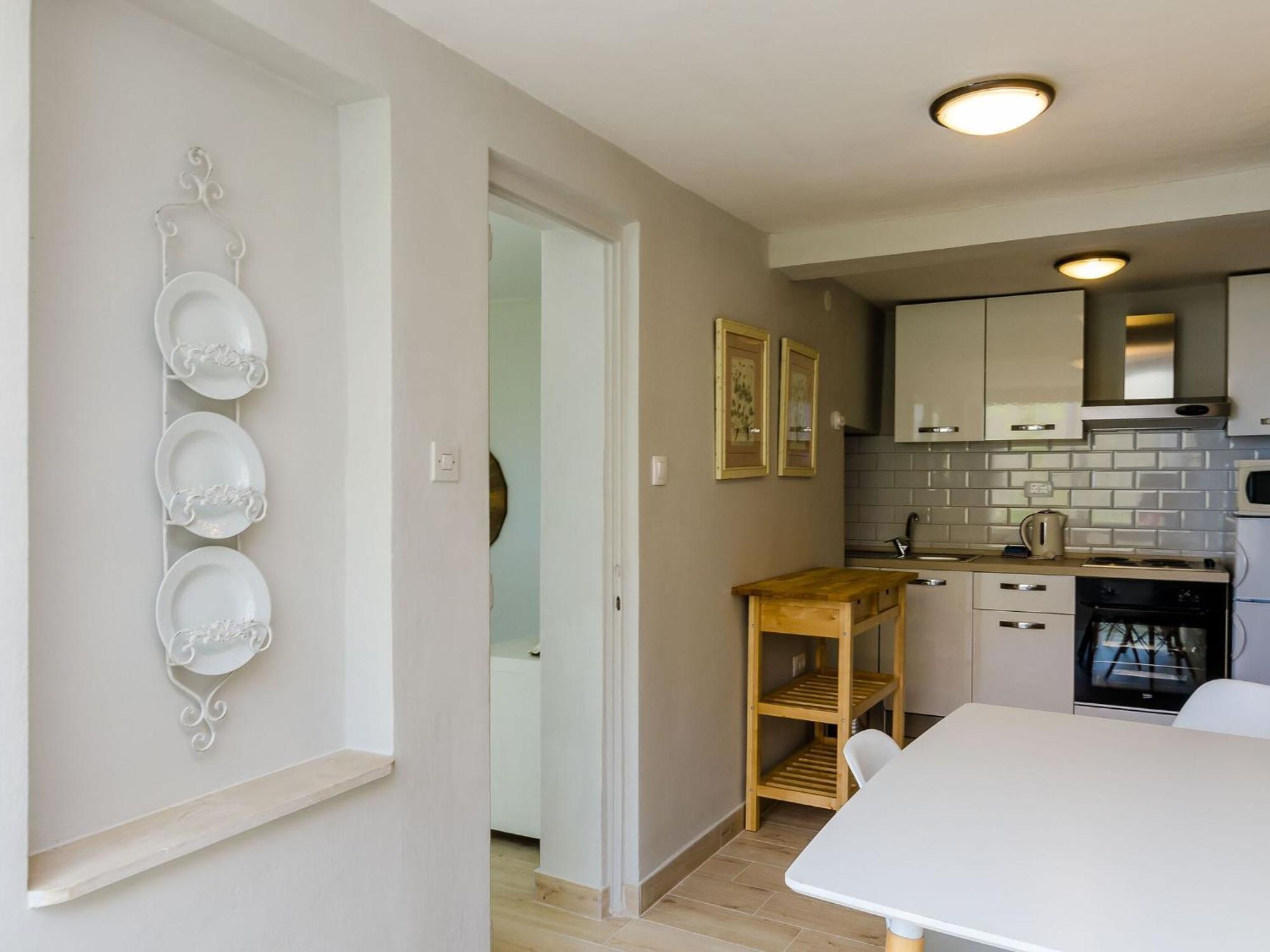 Plo E - Two Bedroom With Sea View - Iva Racica 12 Street Apartment