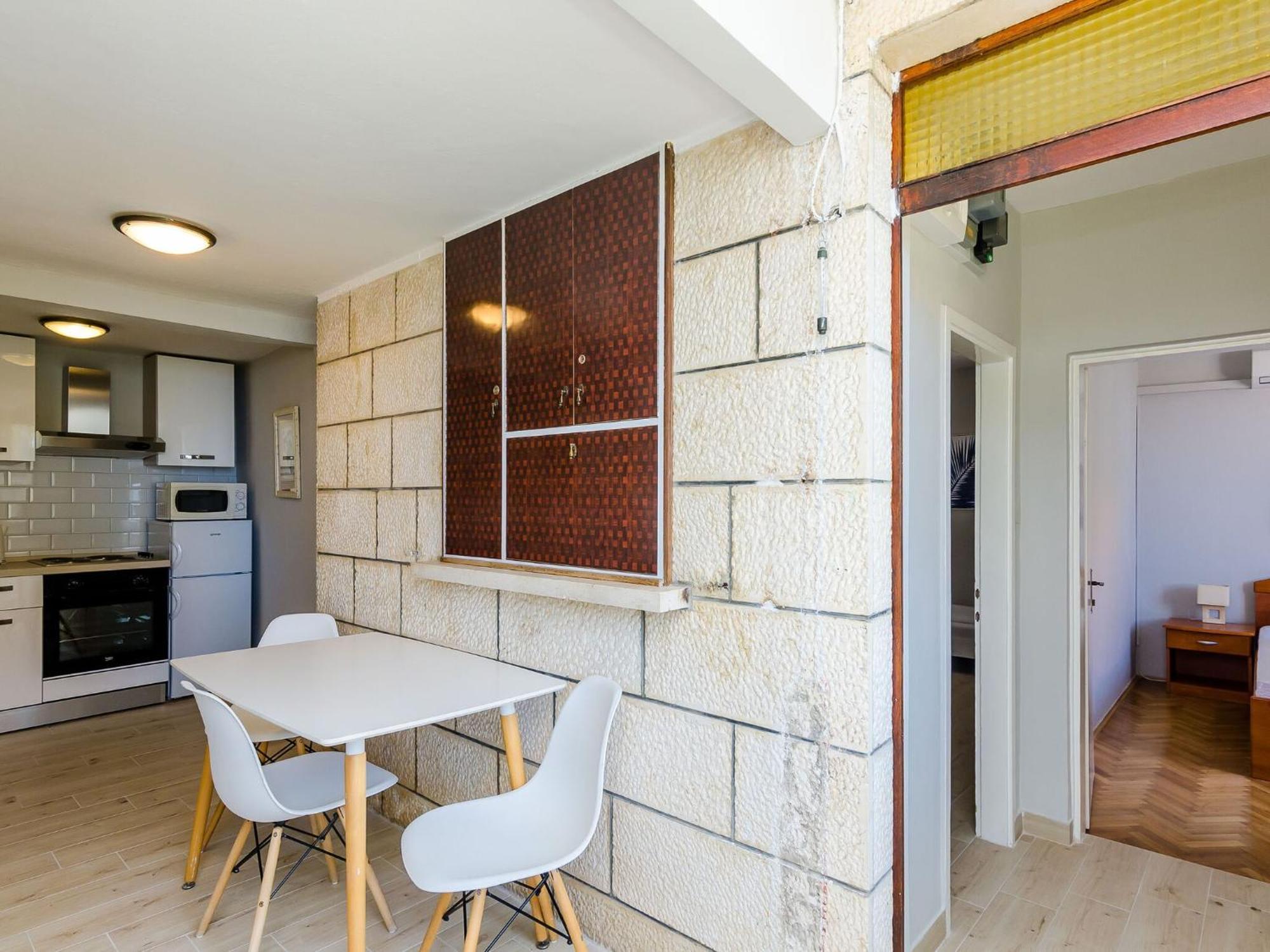 Plo E - Two Bedroom With Sea View - Iva Racica 12 Street Apartment
