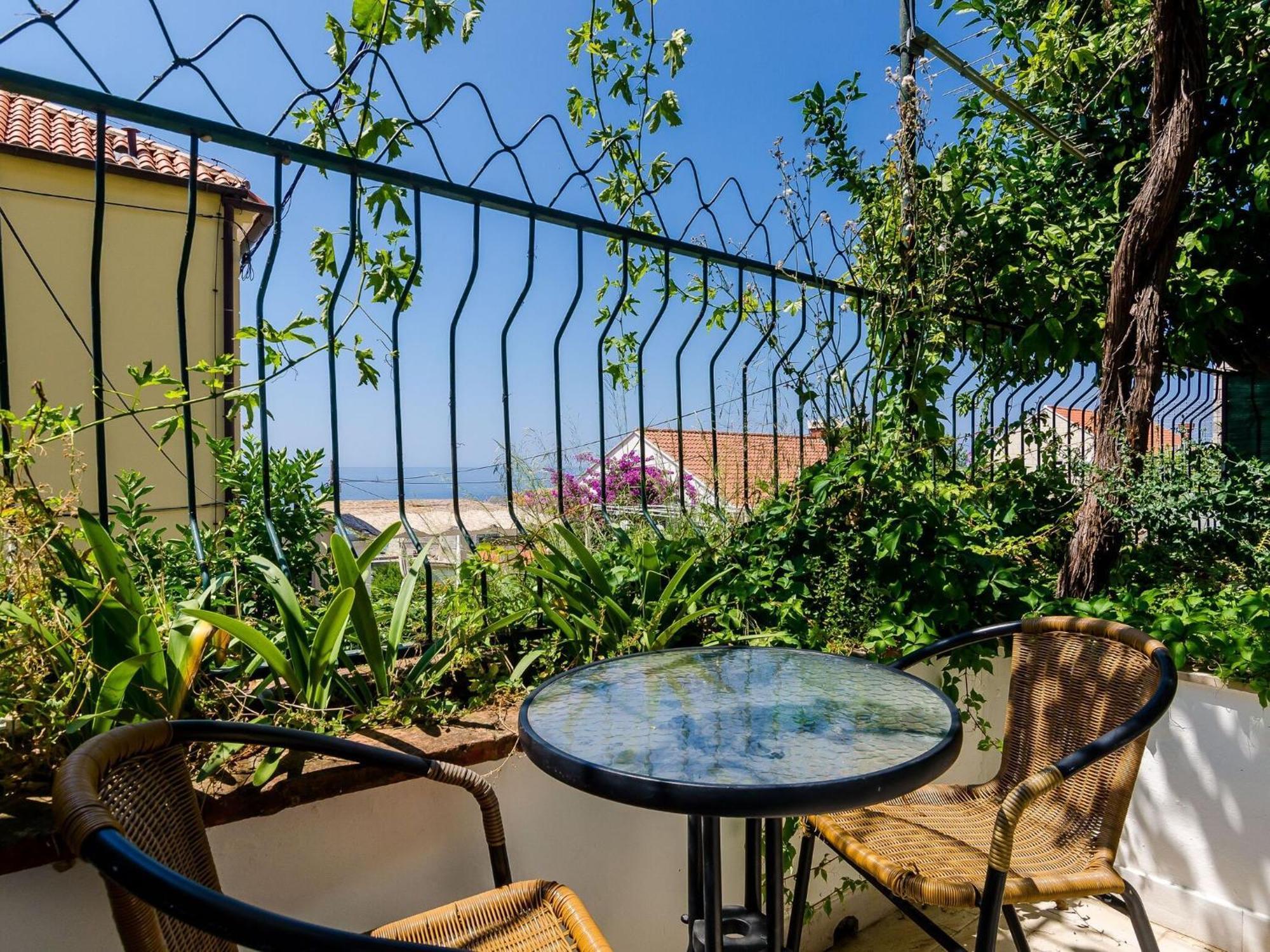 Plo E - Two Bedroom With Sea View - Iva Racica 12 Street