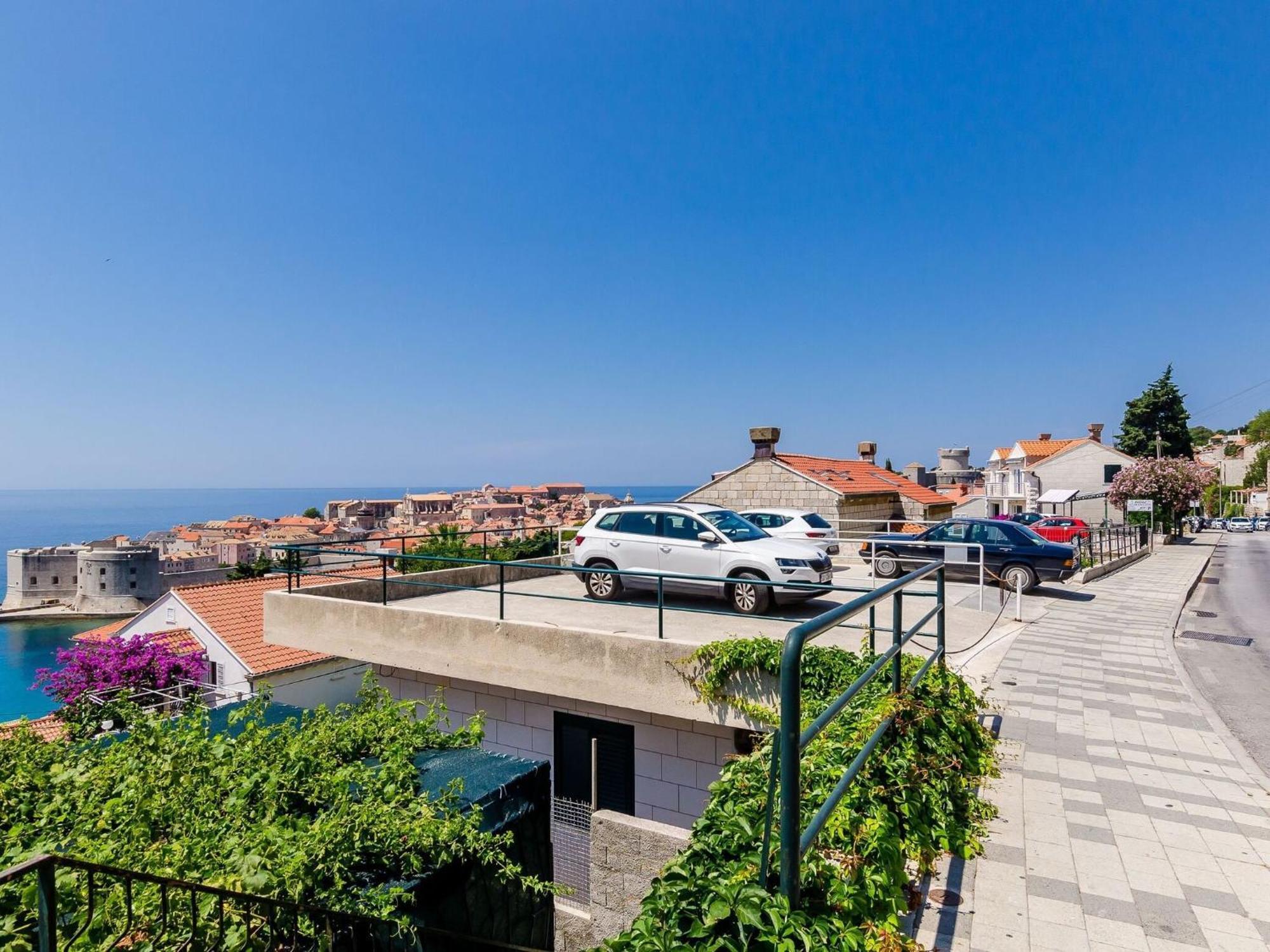 Plo E - Two Bedroom With Sea View - Iva Racica 12 Street *