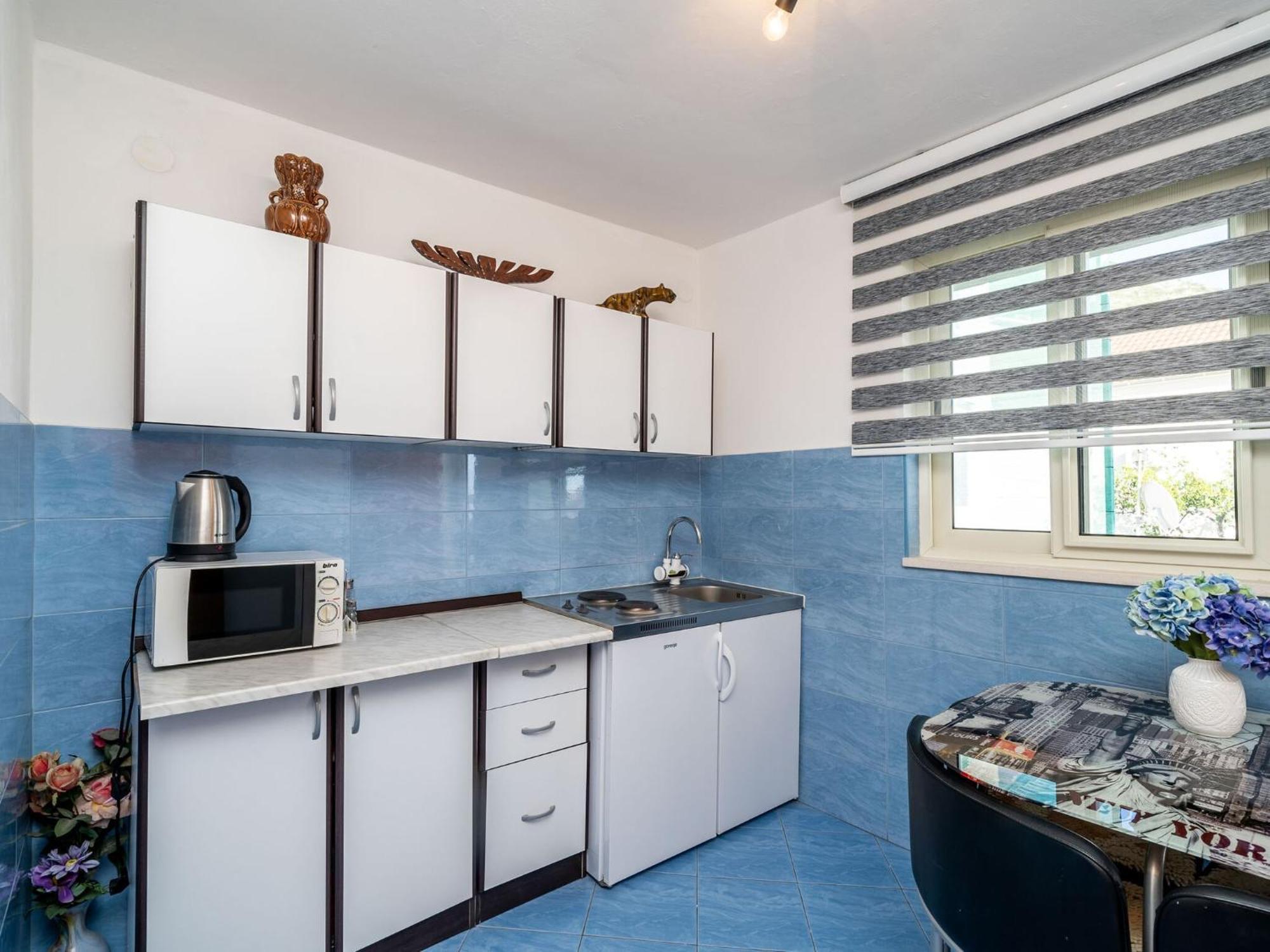 & Alan - One Bedroom With Balcony And Sea View Apartment *