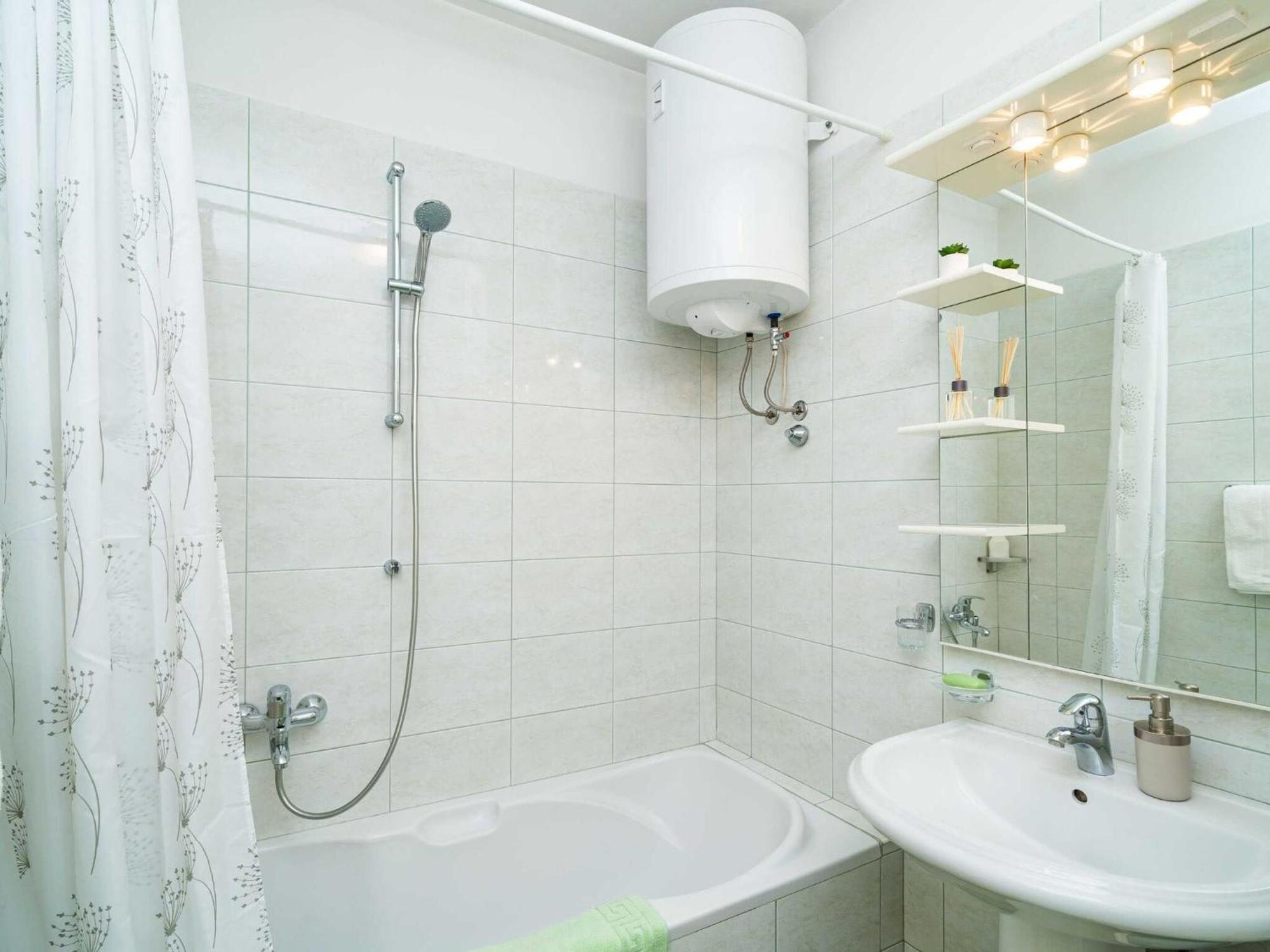 Apartment Down Town - One Bedroom With Balcony *