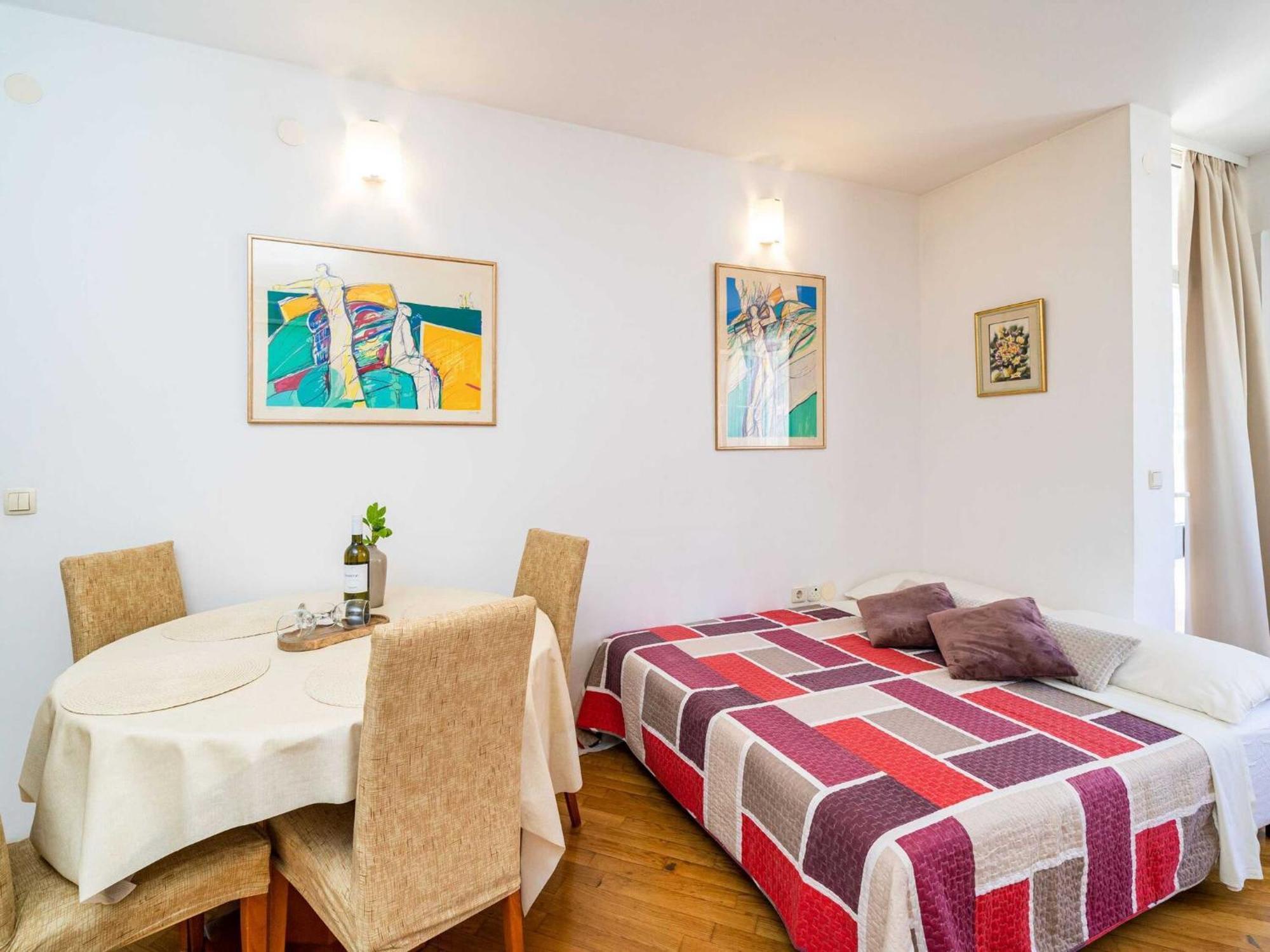 Down Town - One Bedroom With Balcony *