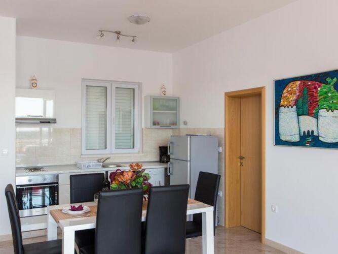 Ari Apartment *