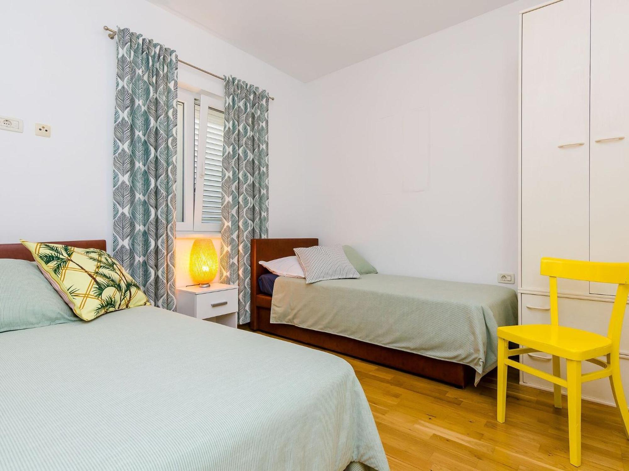 Private Garden - Two-bedroom With Garden And Terrace Apartment