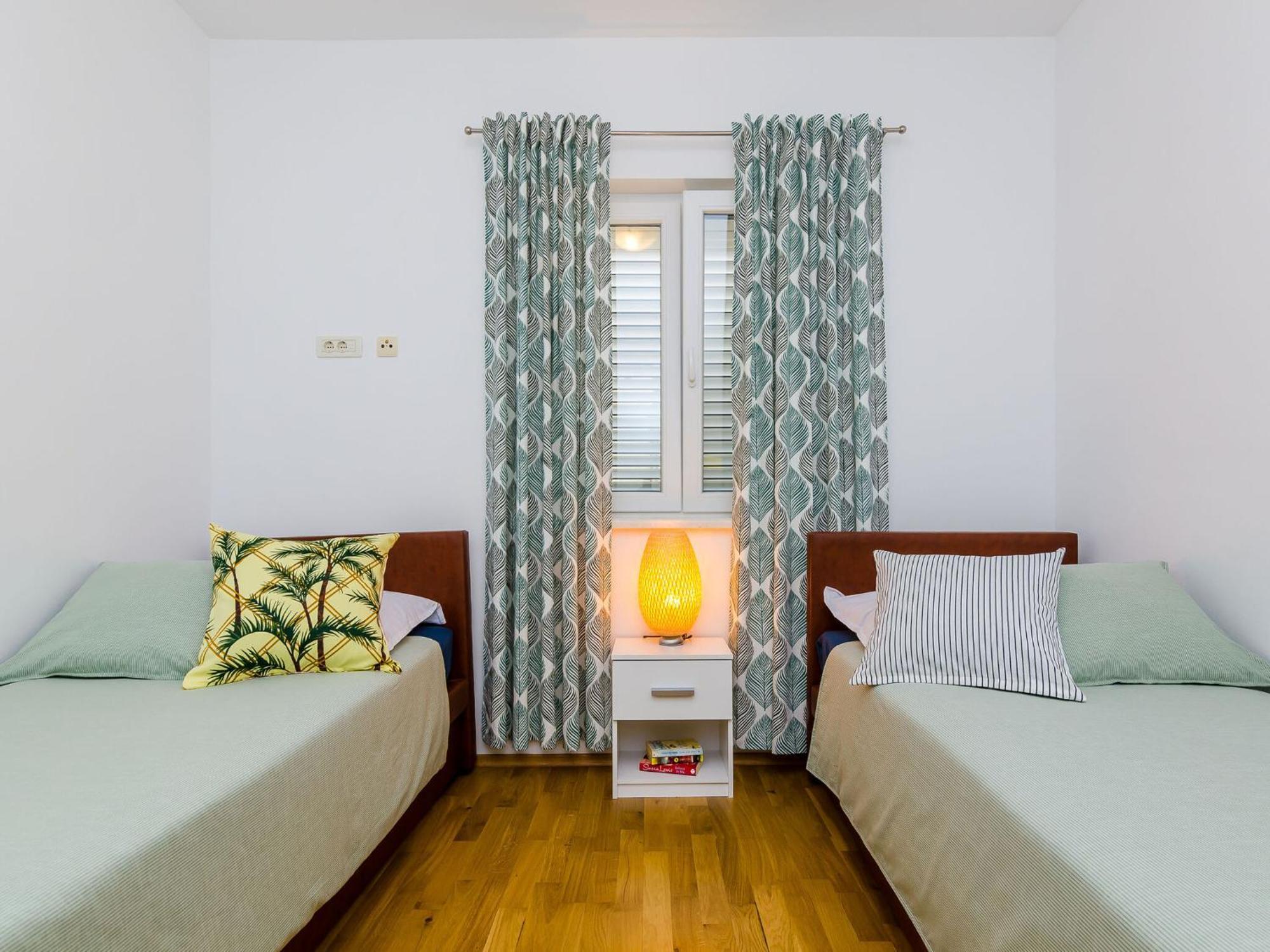 Private Garden - Two-bedroom With Garden And Terrace