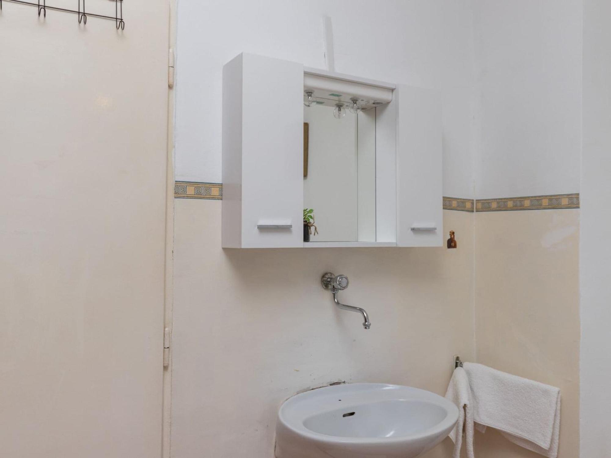 Bradas- Twin With Shared Bathroom No4 Apartment *