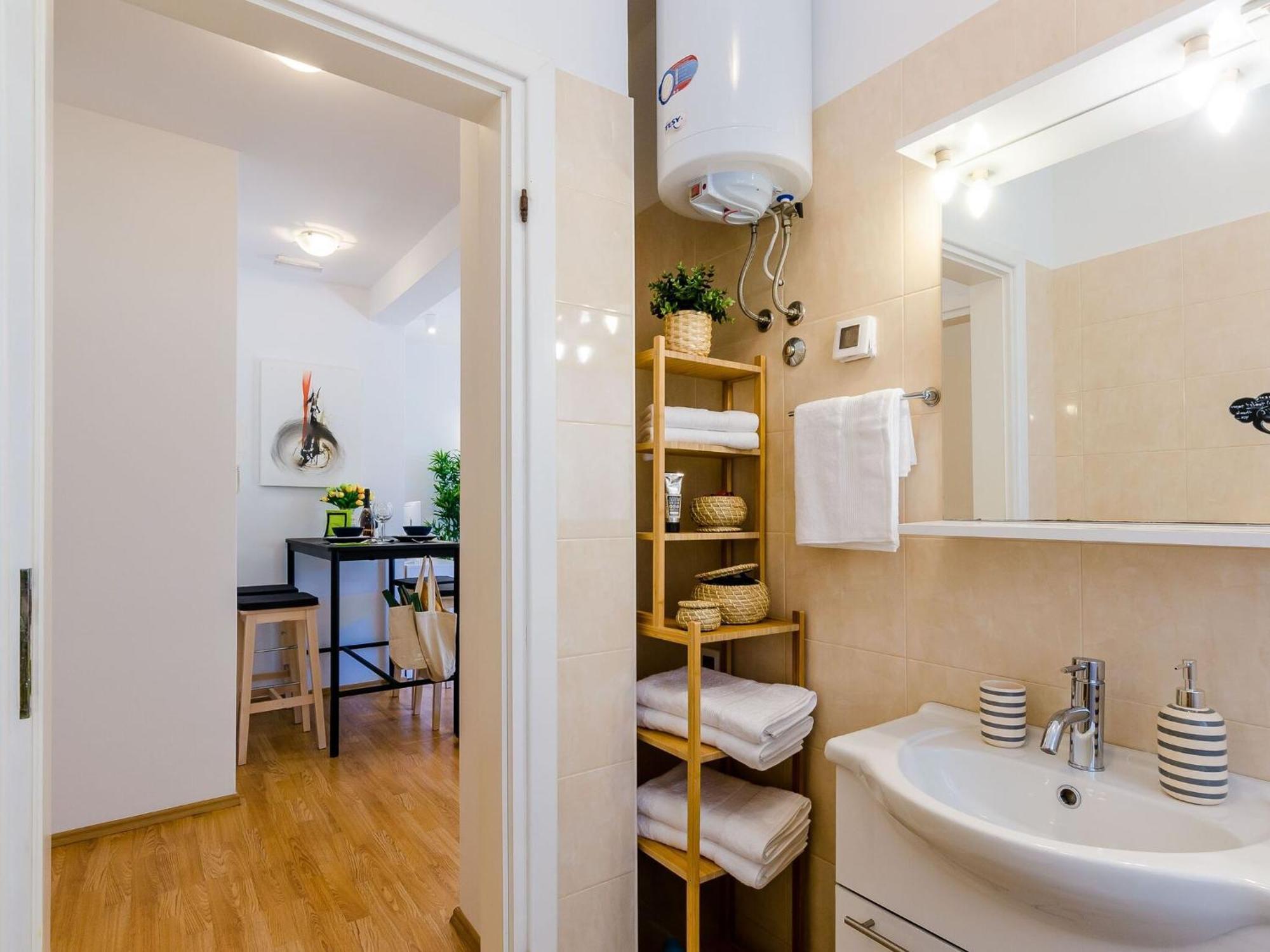 Apartment Private Garden - Two-bedroom With Garden And Terrace *